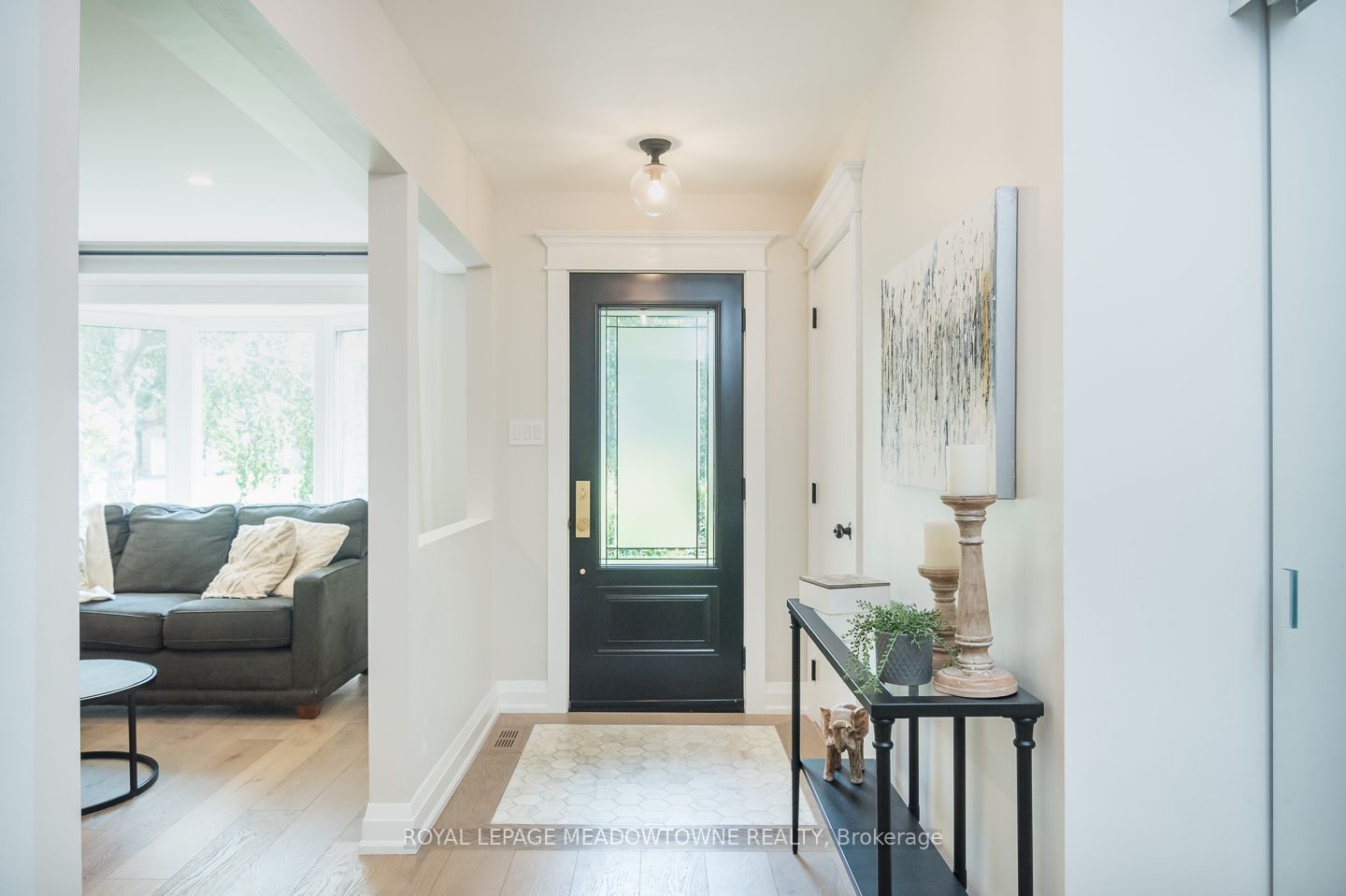 823 Laurier Avenue Property Photo 2