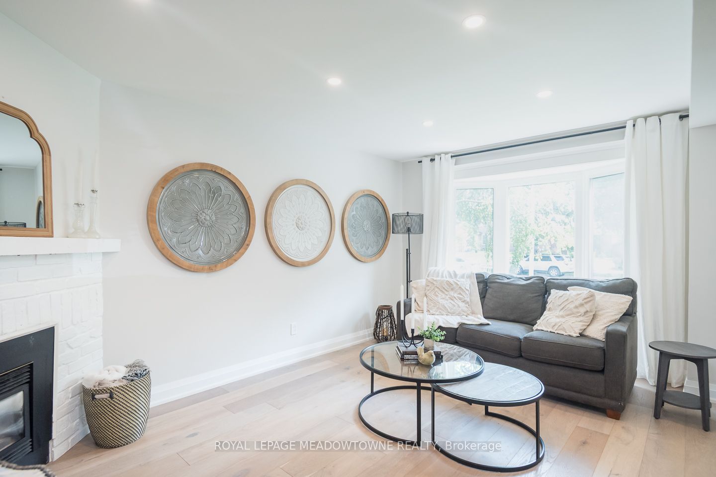 823 Laurier Avenue Property Photo 3
