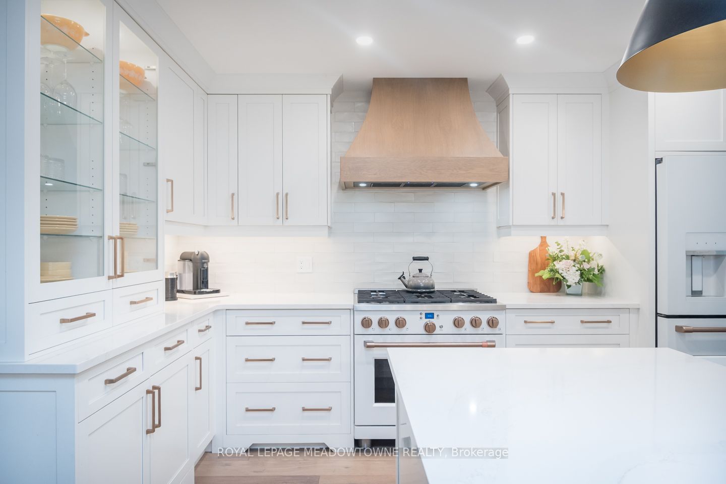 823 Laurier Avenue Property Photo 6