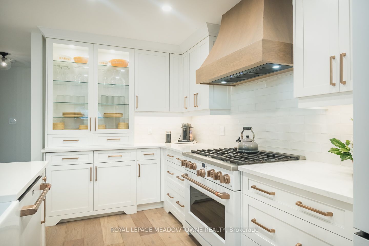 823 Laurier Avenue Property Photo 8
