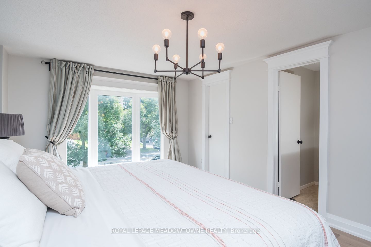 823 Laurier Avenue Property Photo 22