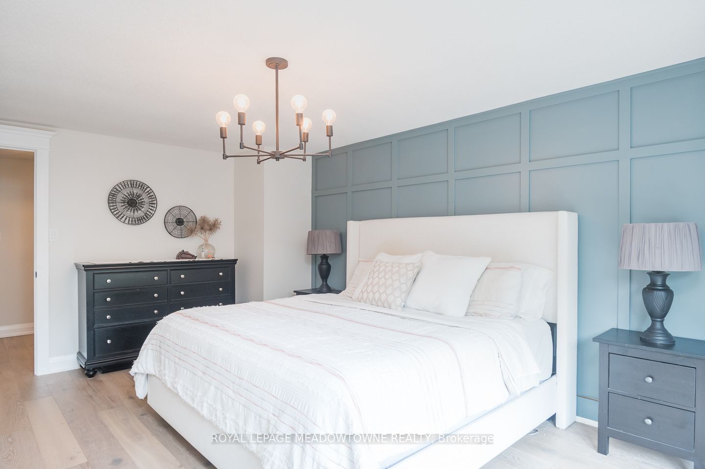 823 Laurier Avenue Property Photo 23