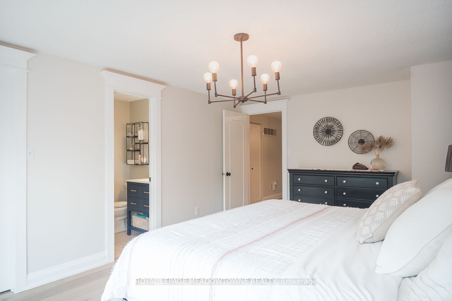 823 Laurier Avenue Property Photo 24