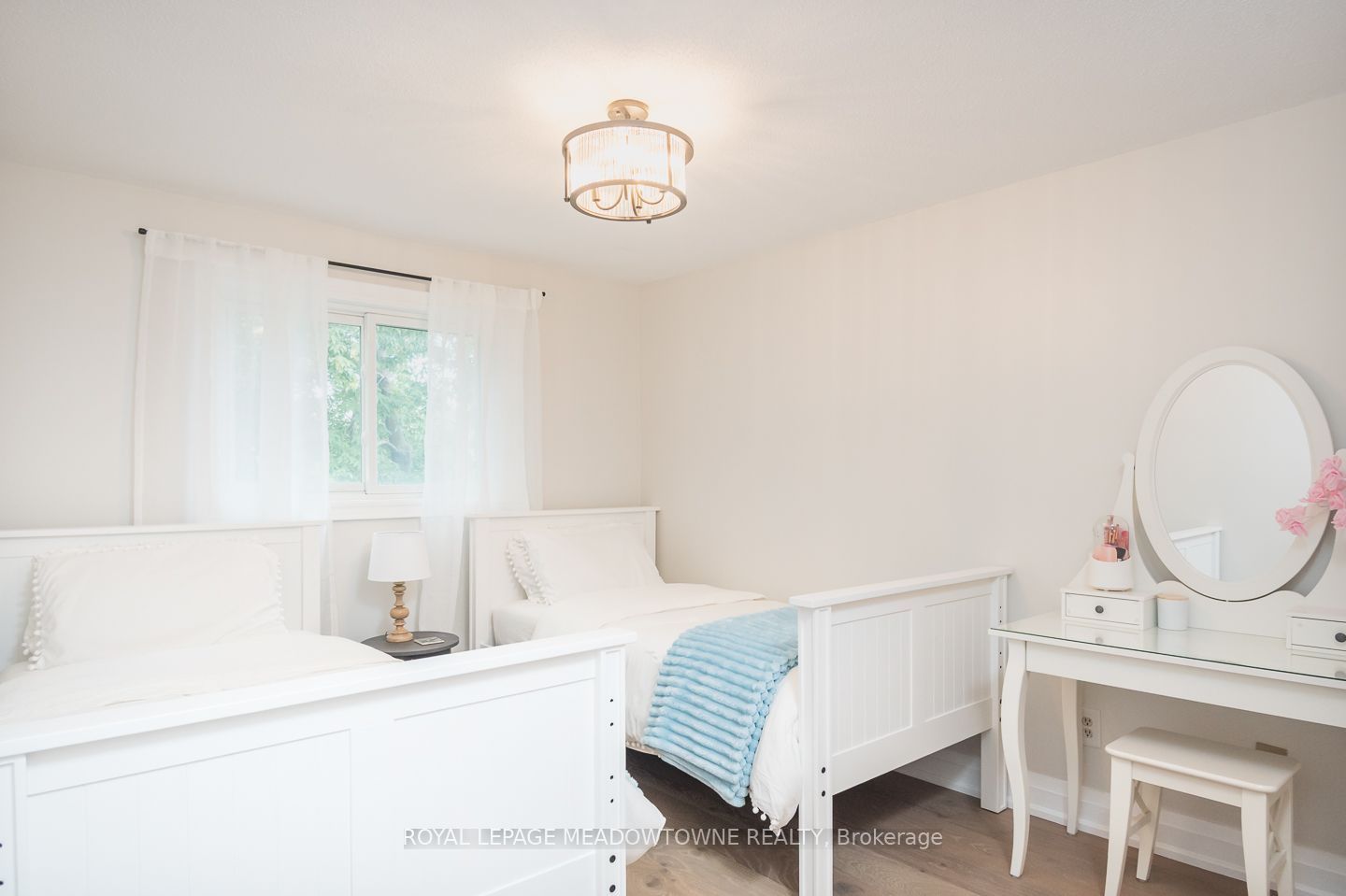 823 Laurier Avenue Property Photo 28