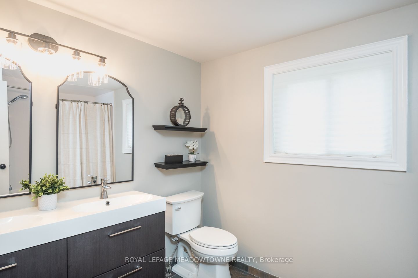 823 Laurier Avenue Property Photo 31