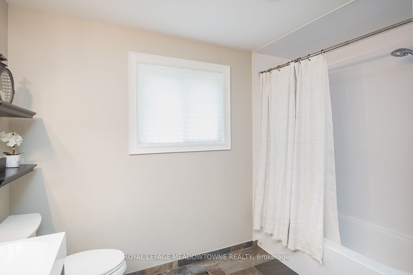 823 Laurier Avenue Property Photo 32