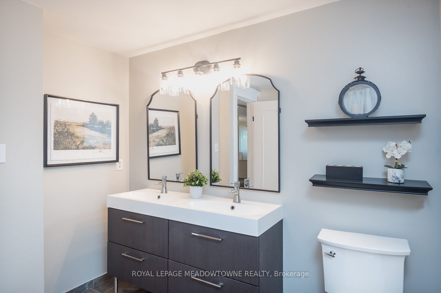 823 Laurier Avenue Property Photo 33