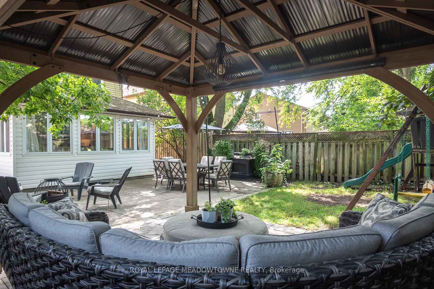 823 Laurier Avenue Property Photo 39