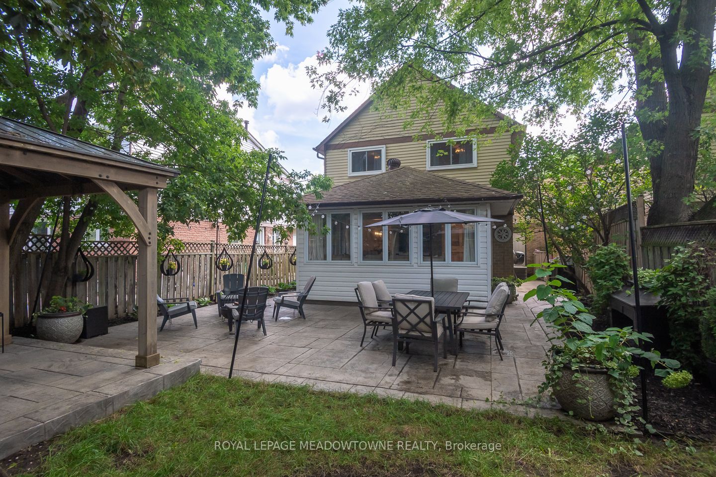 823 Laurier Avenue Property Photo 40
