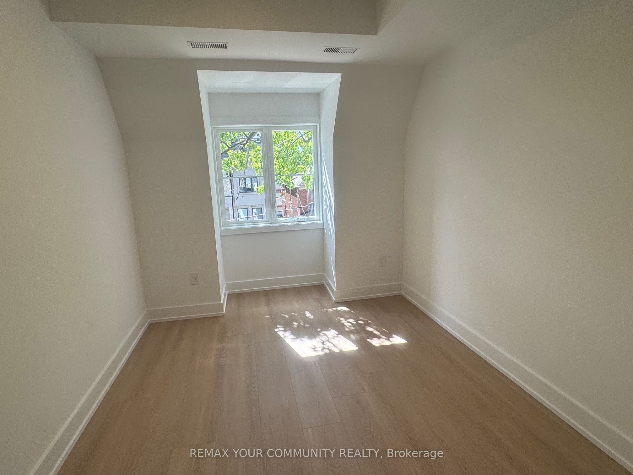 222 Belgravia Avenue 3 Property Photo 10