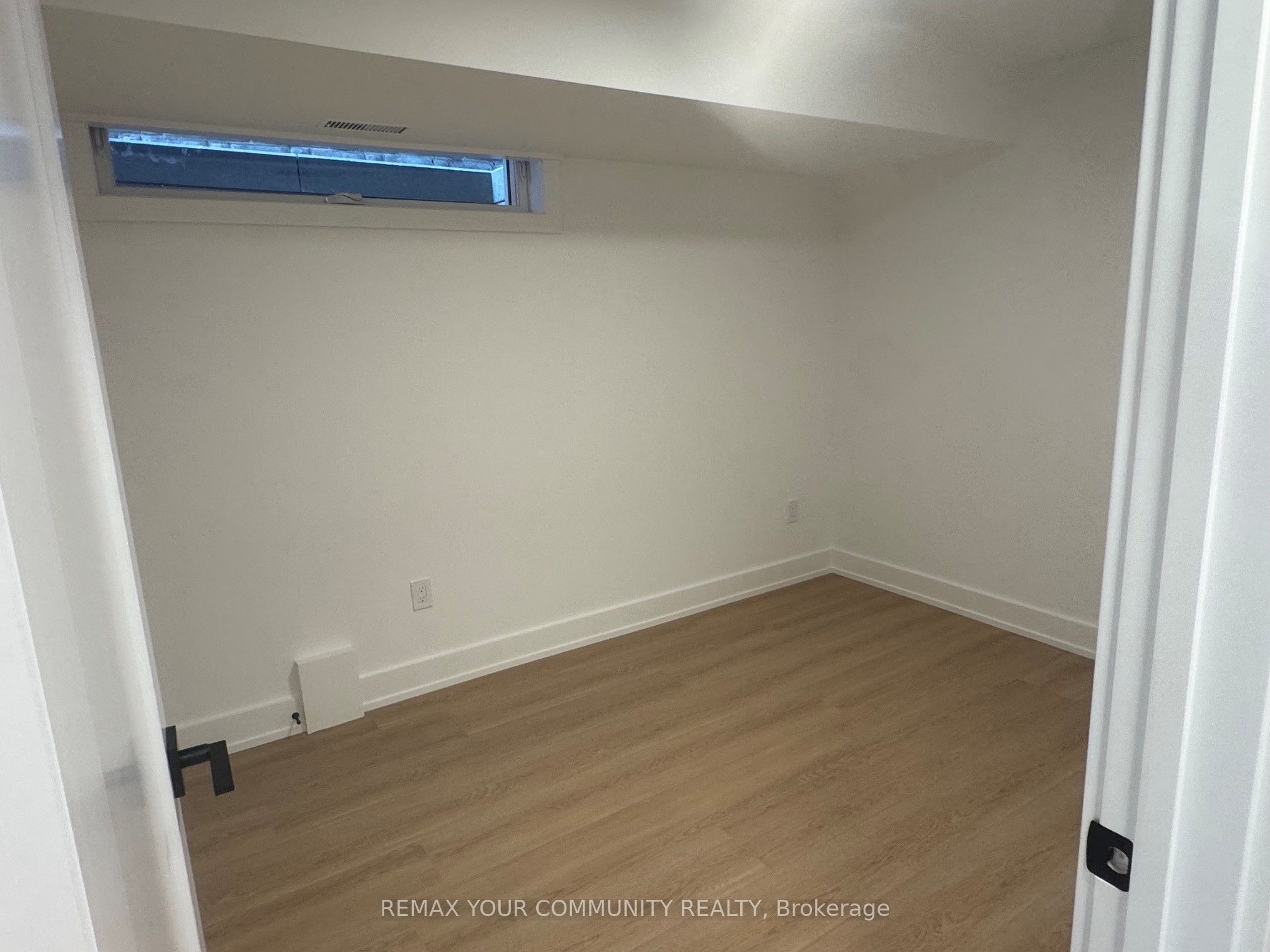 222 Belgravia Avenue Basement Property Photo 10