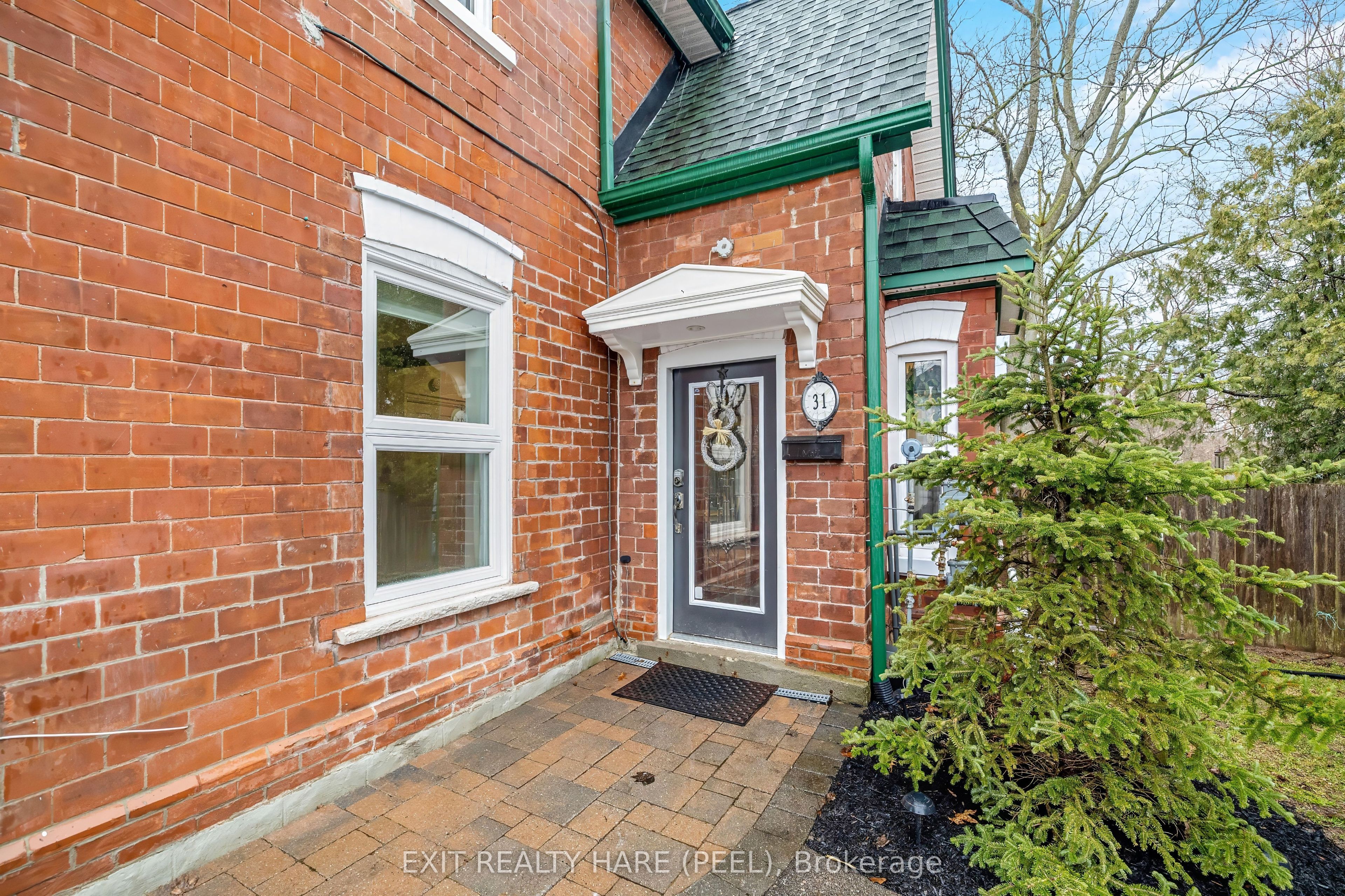 31 Brock Street Property Photo 3