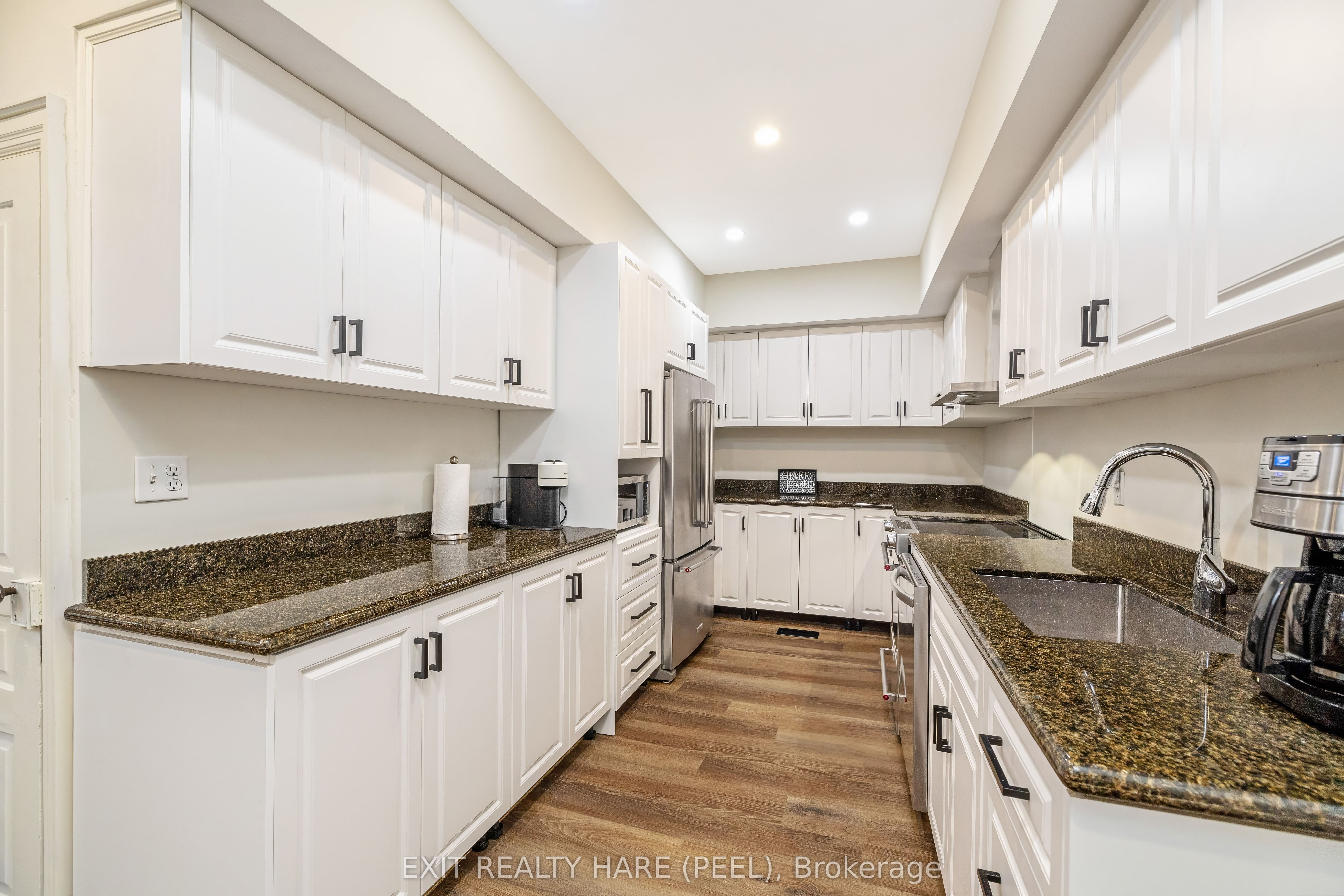 31 Brock Street Property Photo 8