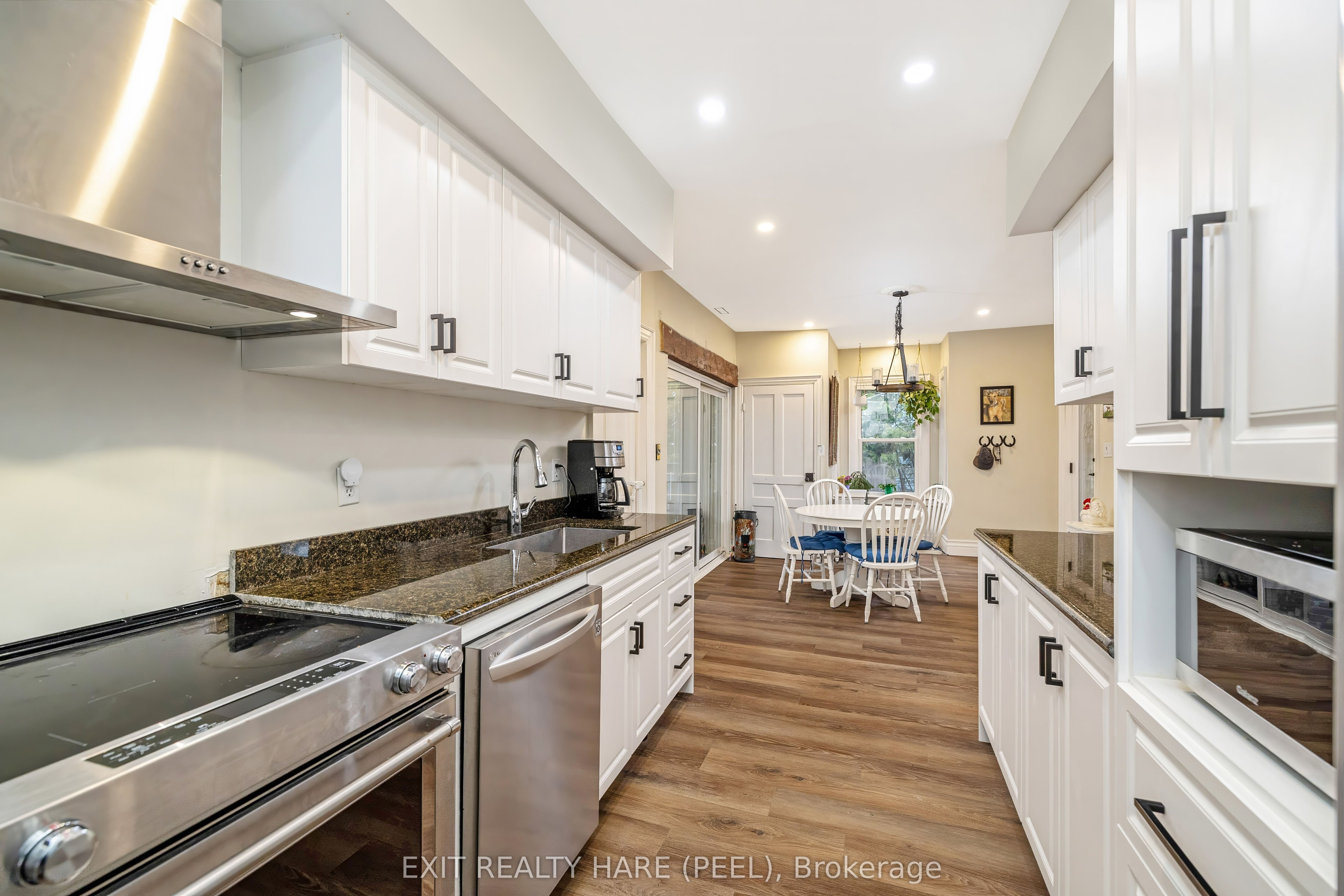 31 Brock Street Property Photo 11
