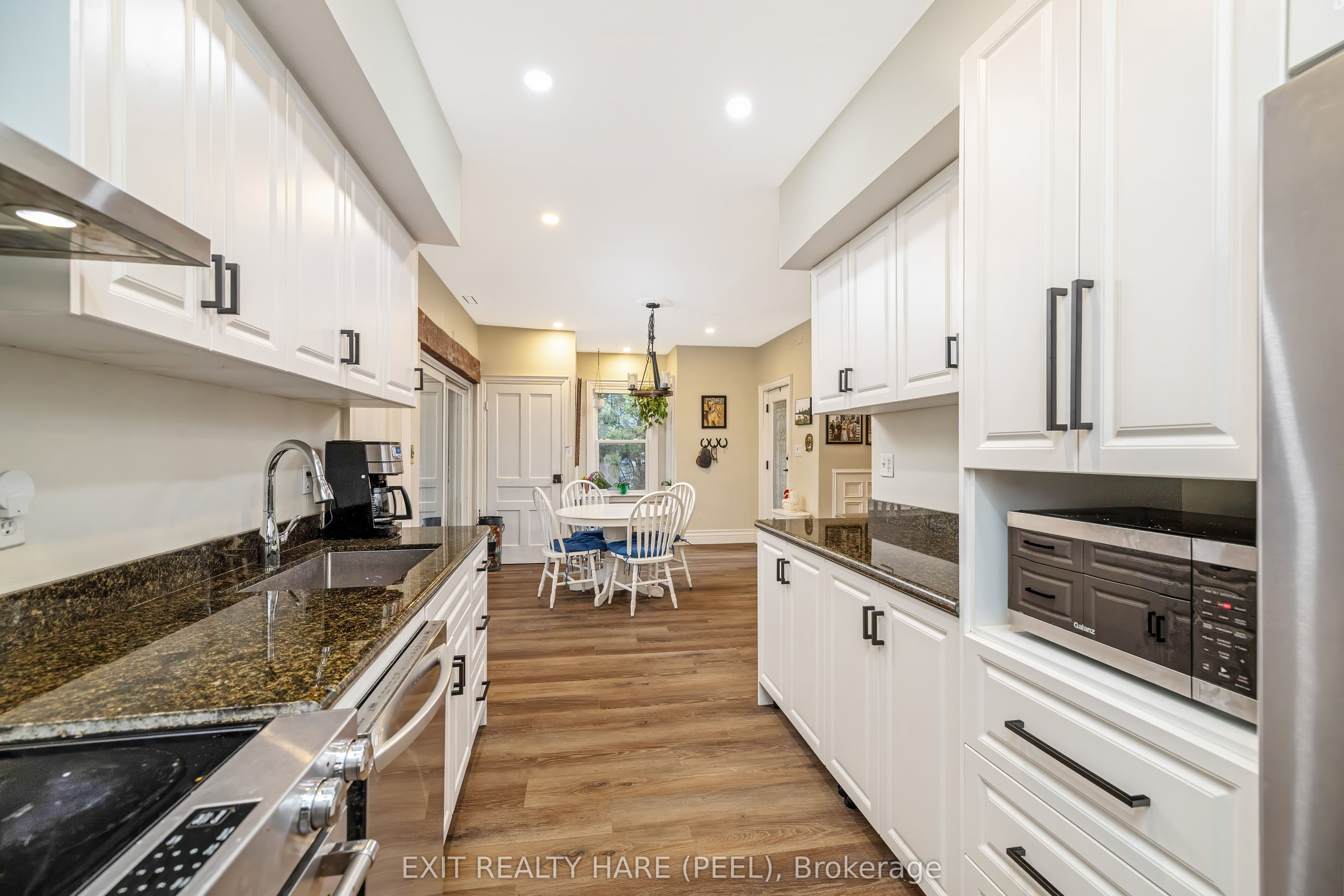 31 Brock Street Property Photo 12