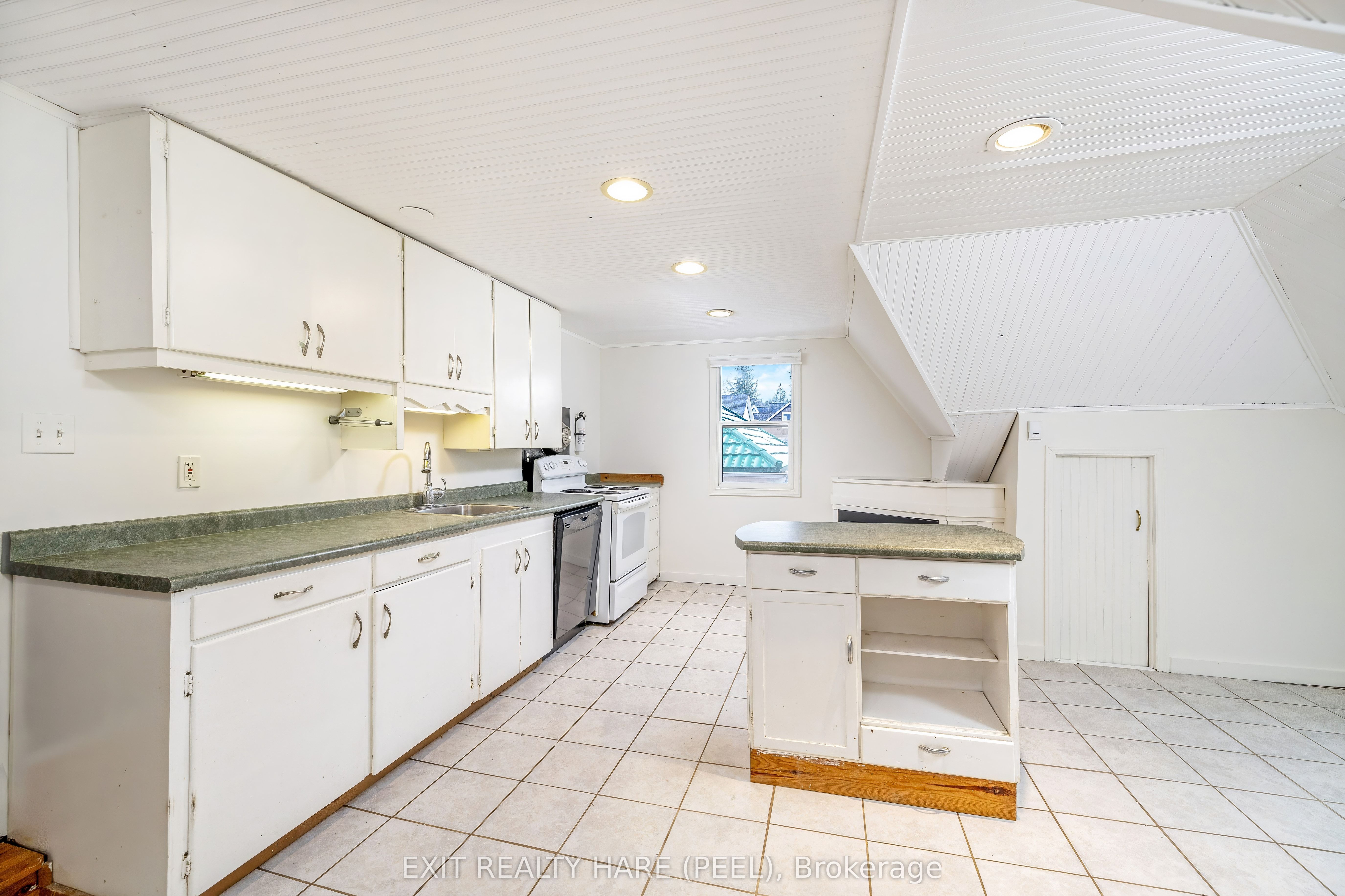 31 Brock Street Property Photo 35