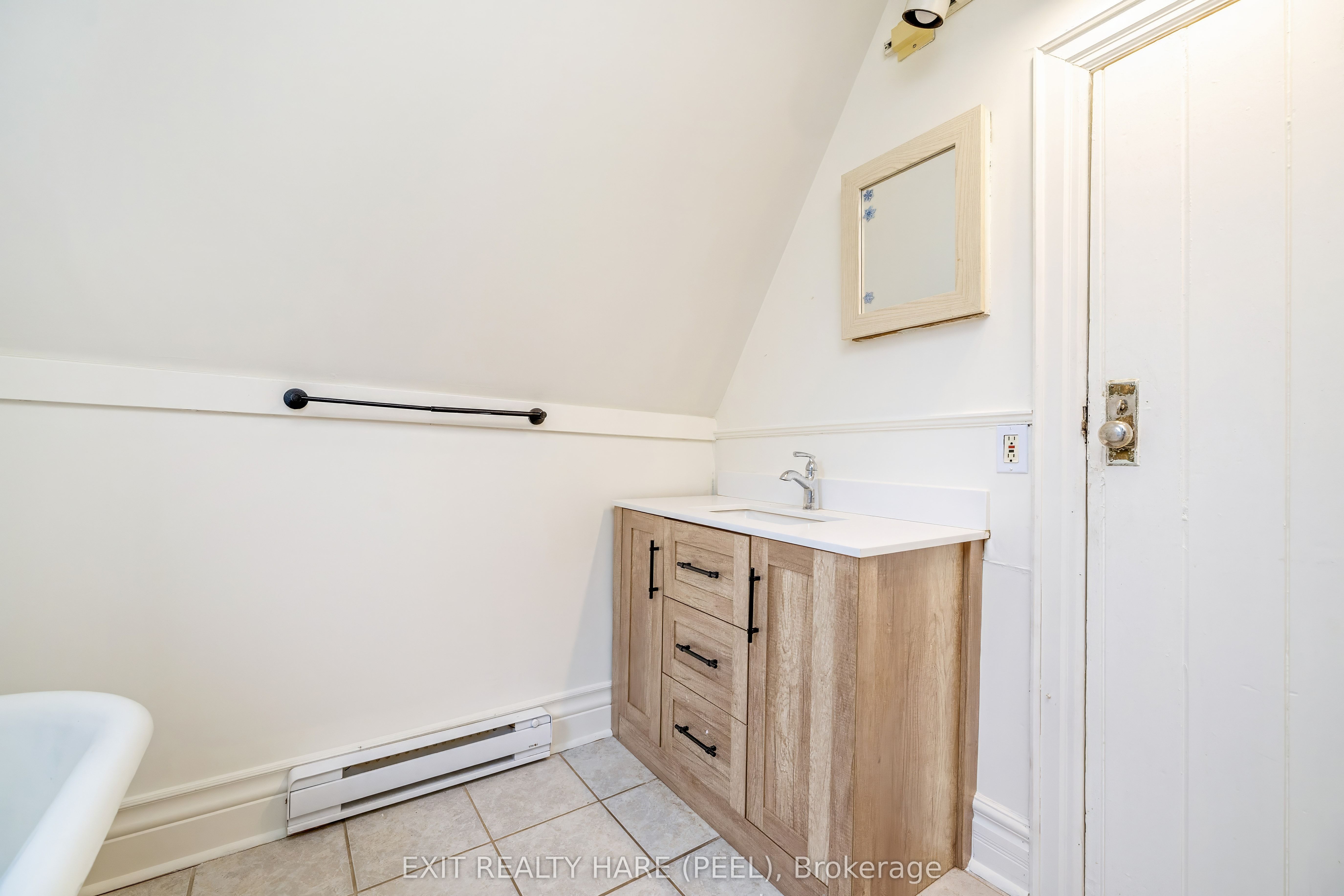 31 Brock Street Property Photo 42