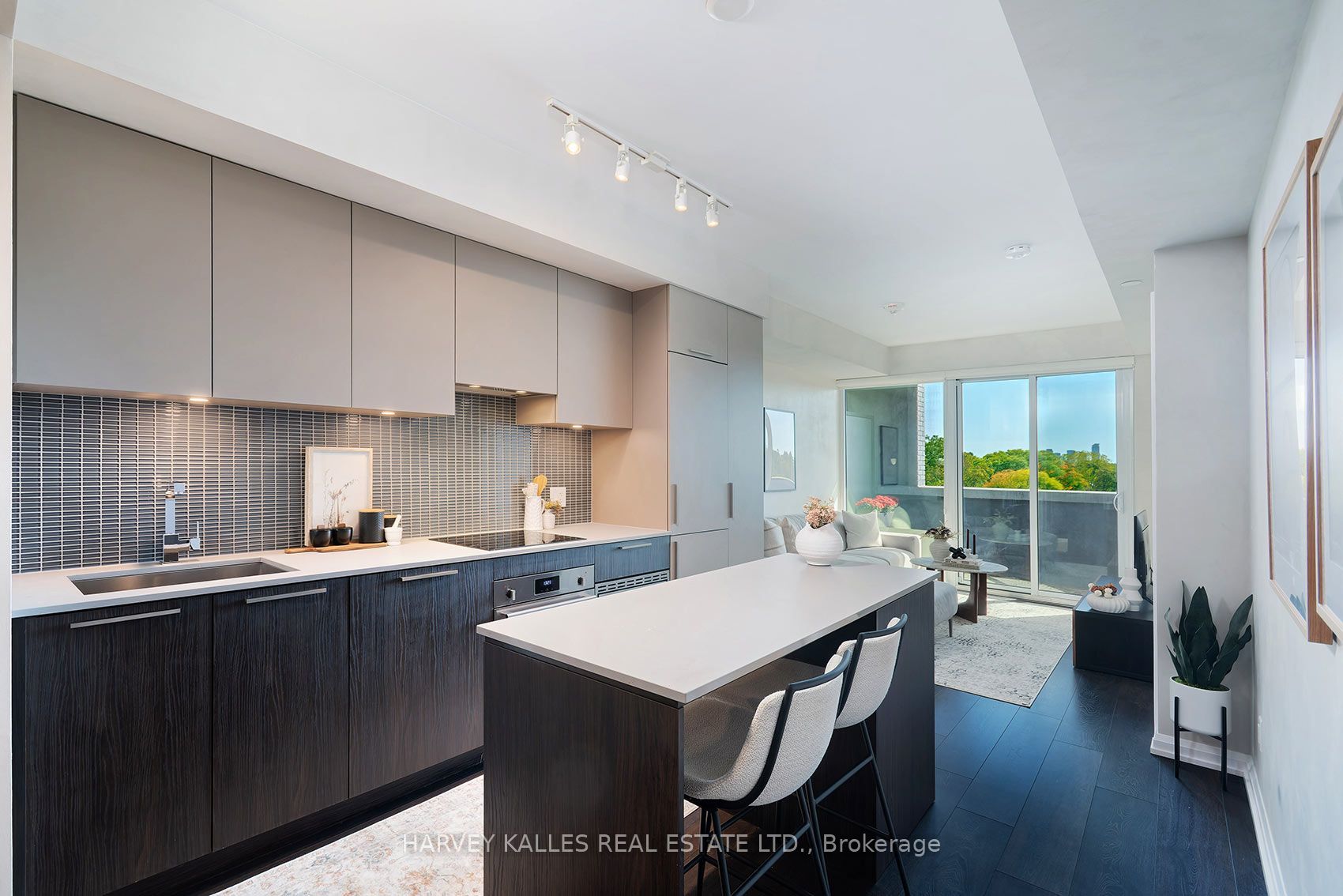 4208 Dundas Street W 412