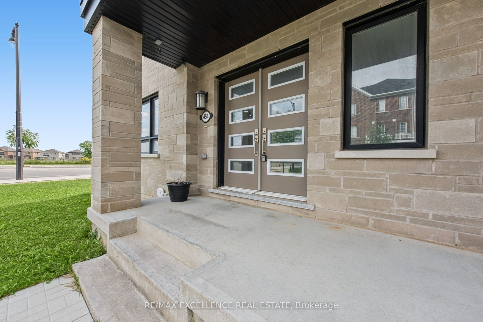 454 Remembrance Road Property Photo 4
