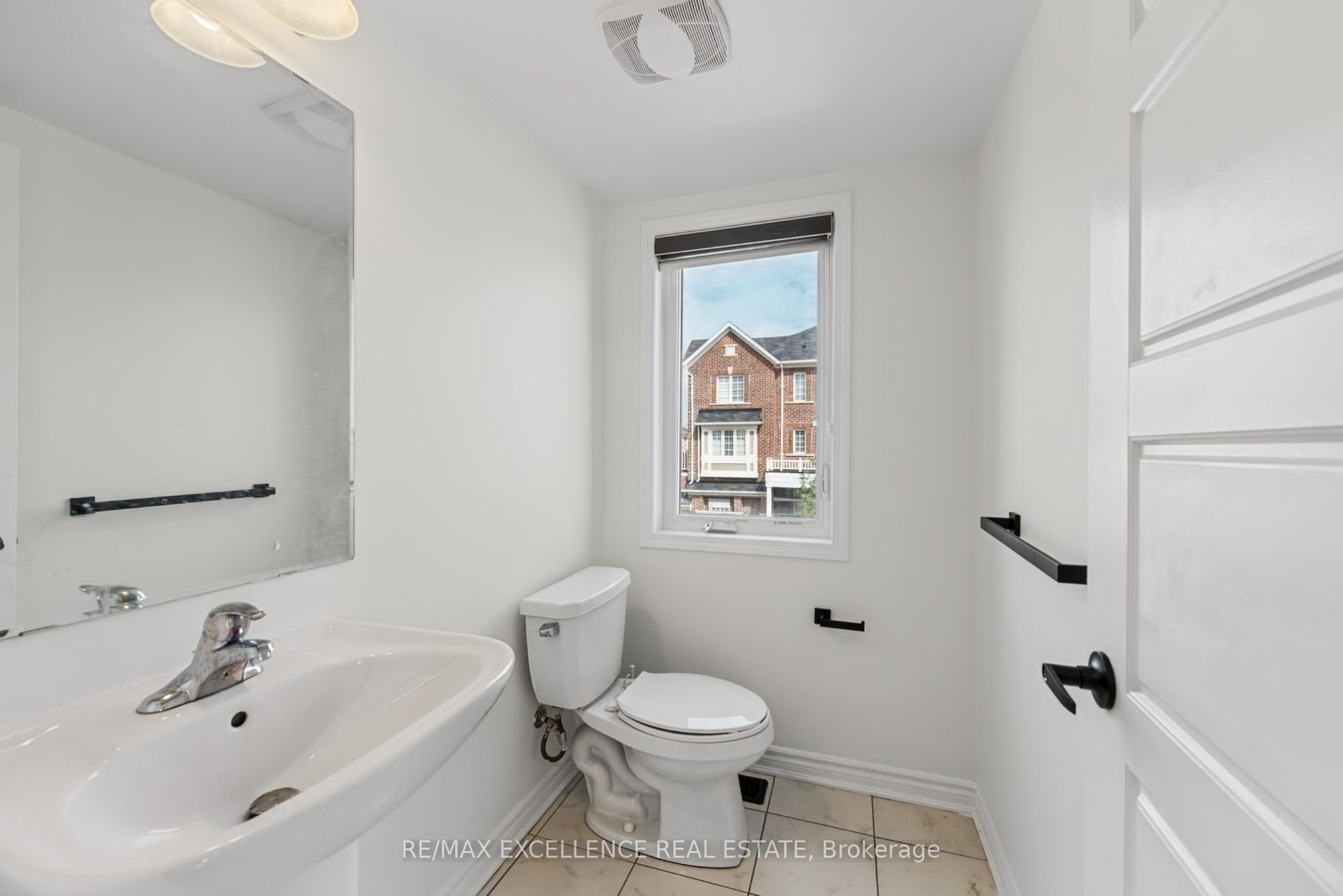 454 Remembrance Road Property Photo 12