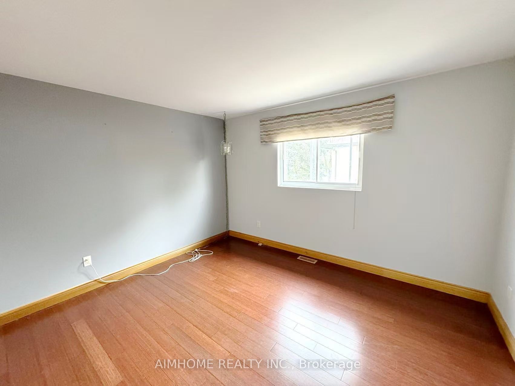 1597 Newlands Crescent Property Photo 6