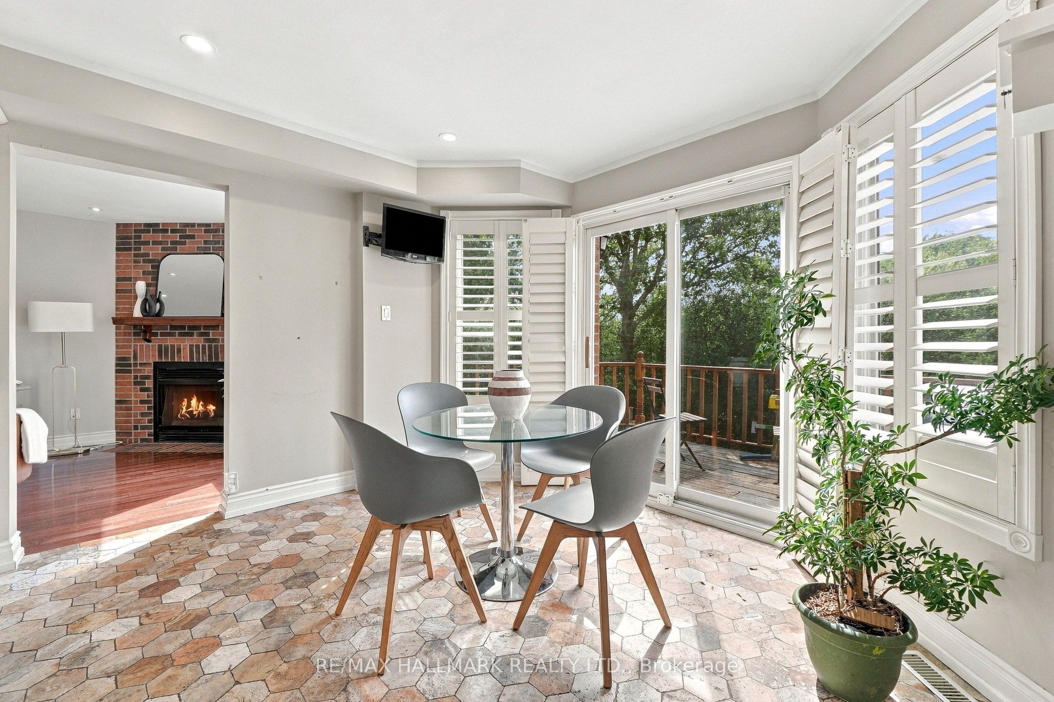 1246 Winterbourne Drive Property Photo 10