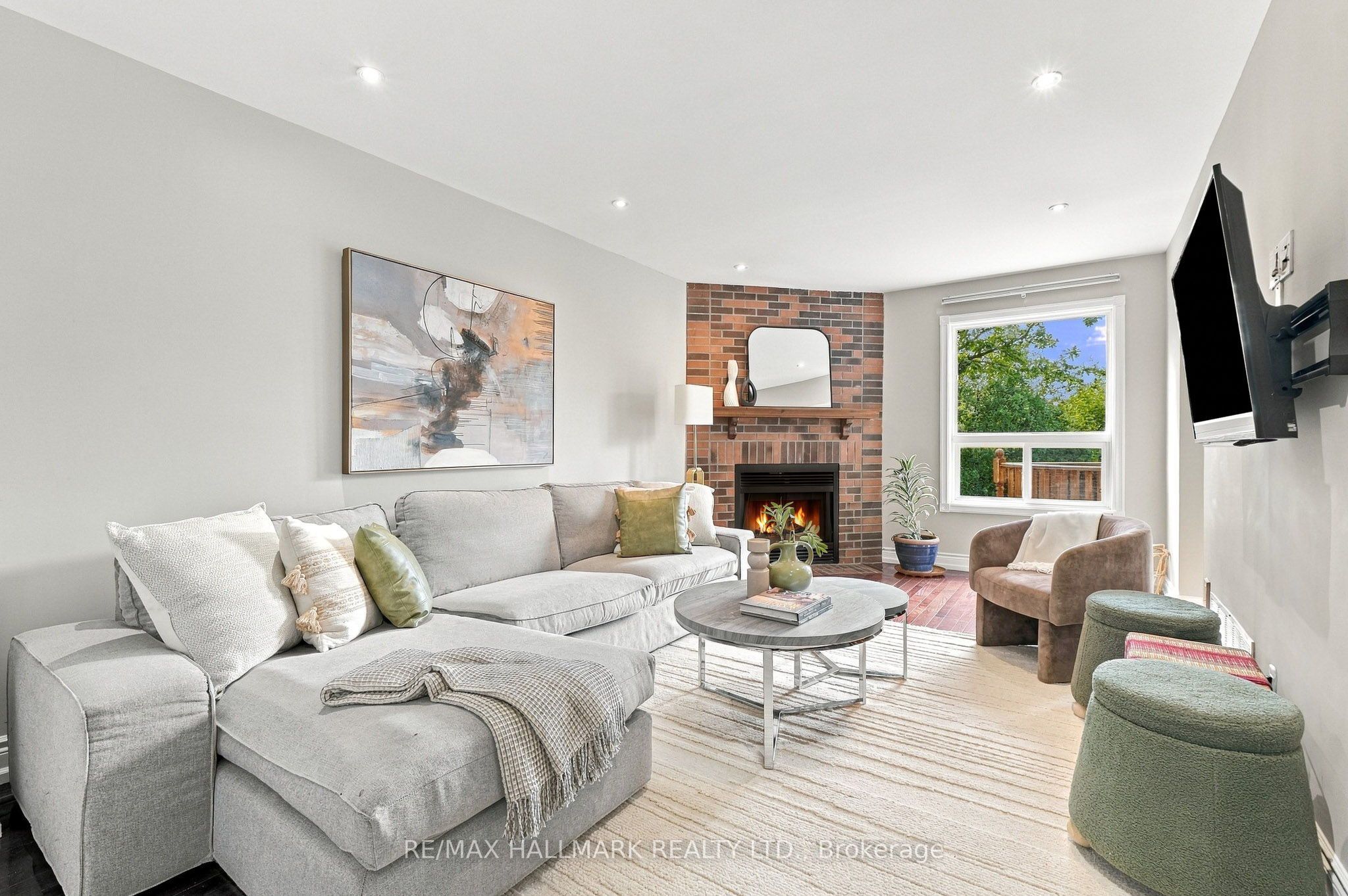 1246 Winterbourne Drive Property Photo 11