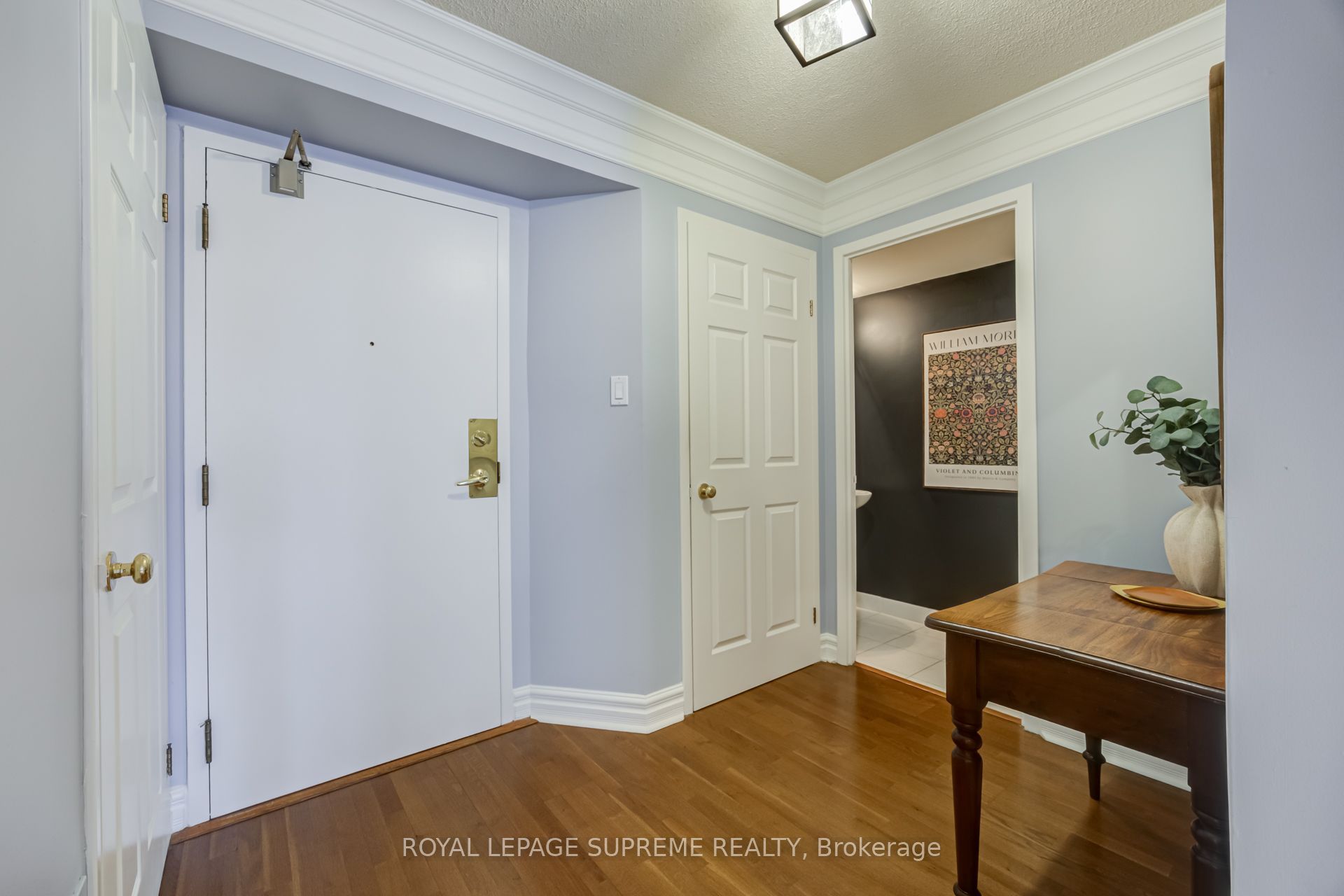 221 Robinson Street E 204 Property Photo 6
