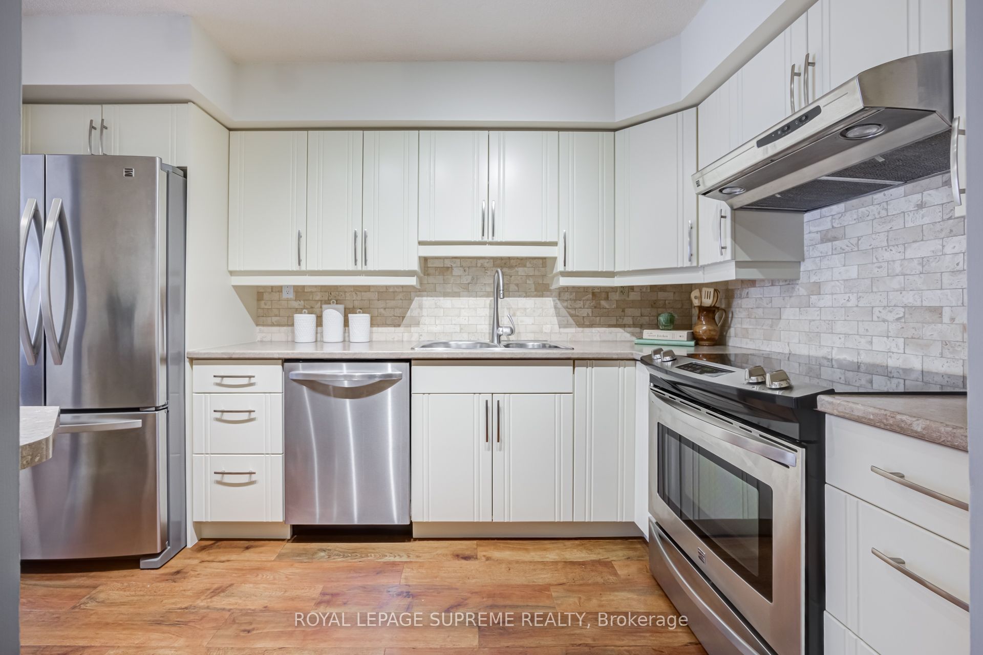 221 Robinson Street E 204 Property Photo 10