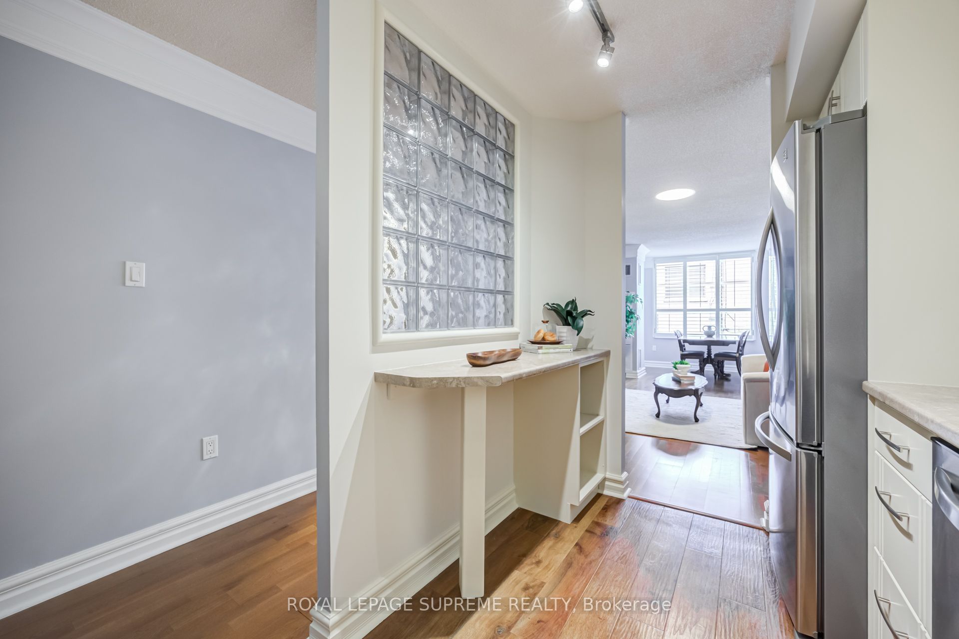 221 Robinson Street E 204 Property Photo 12