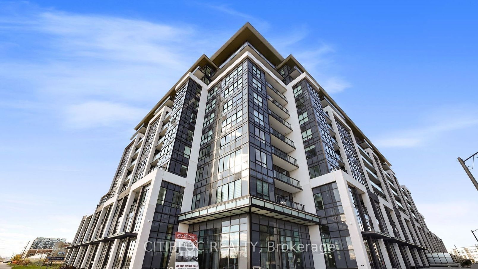 405 Dundas Street W LPH02 Property Photo 1