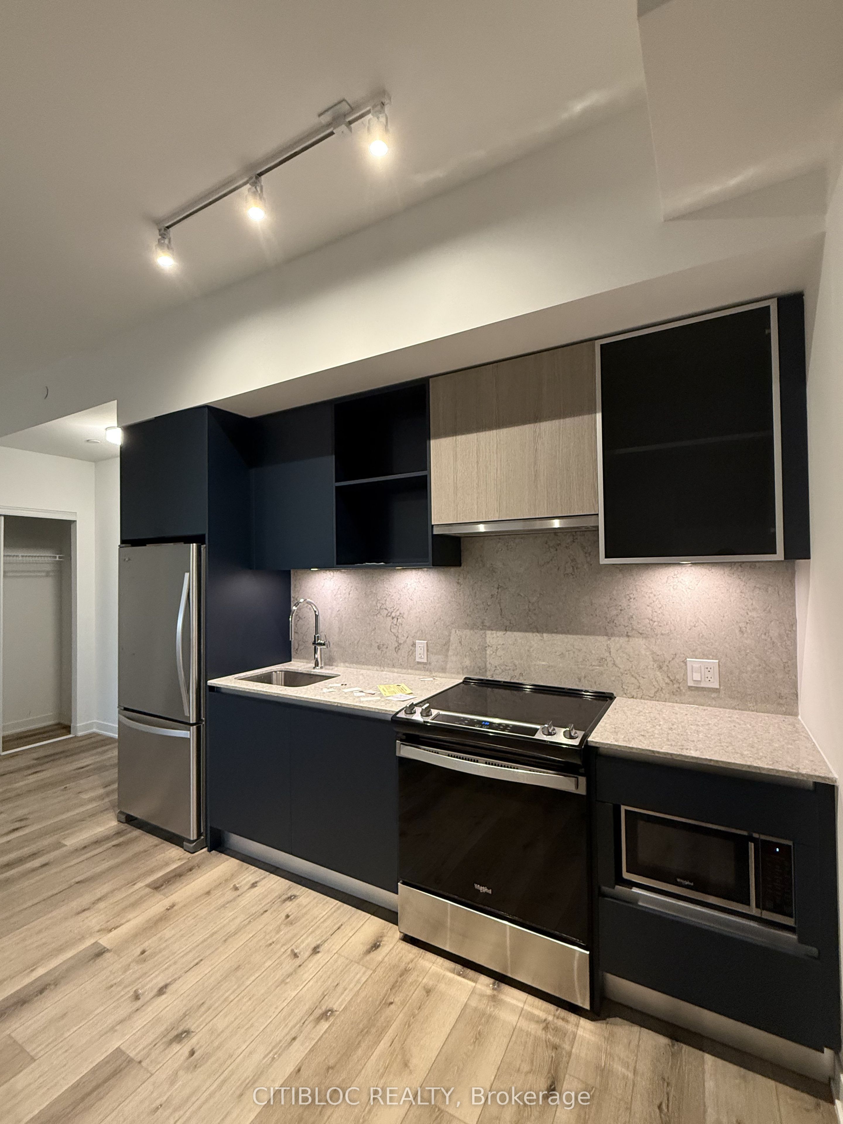 405 Dundas Street W Lph02 Property Photo 5