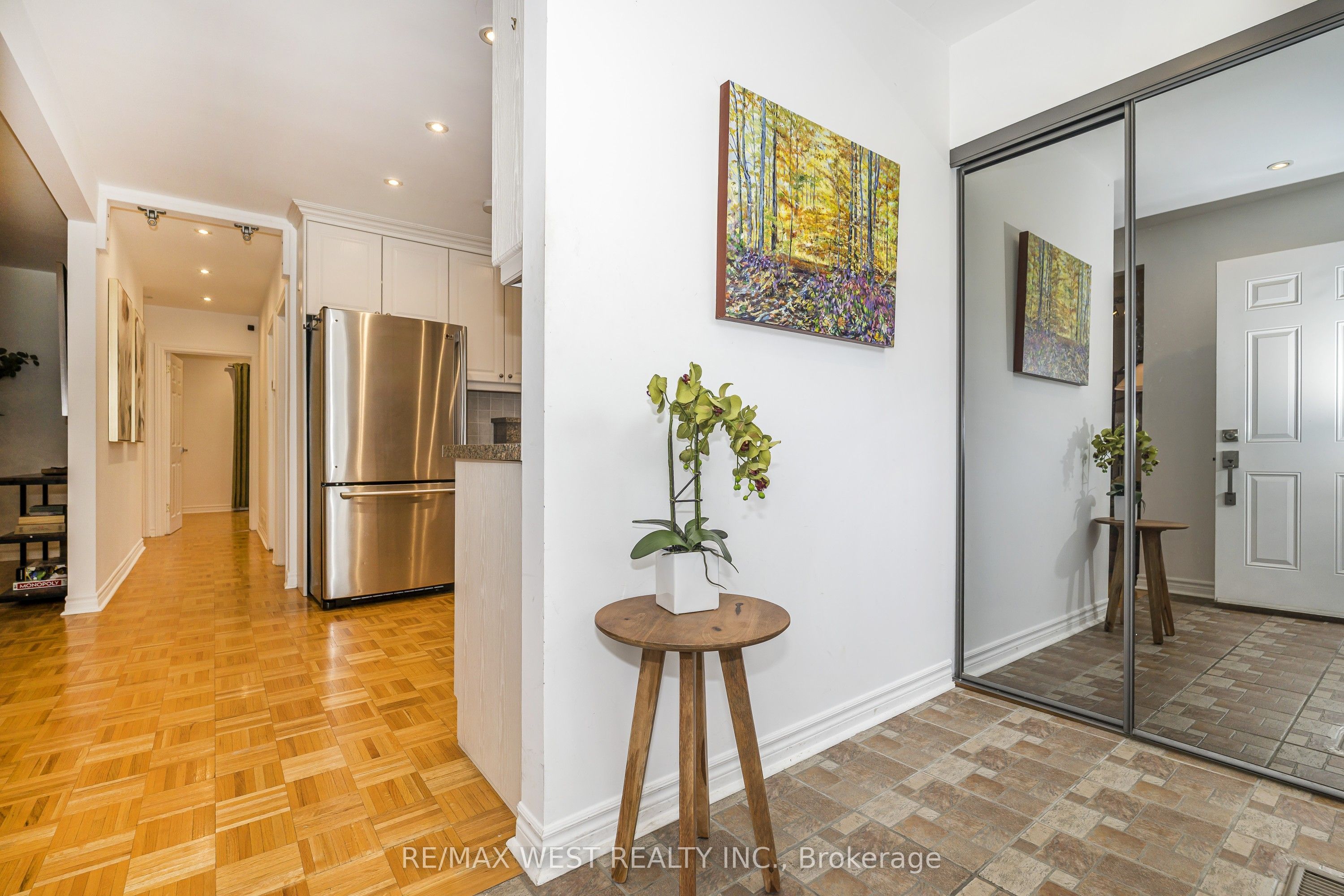 32 Pine Avenue N Property Photo 2