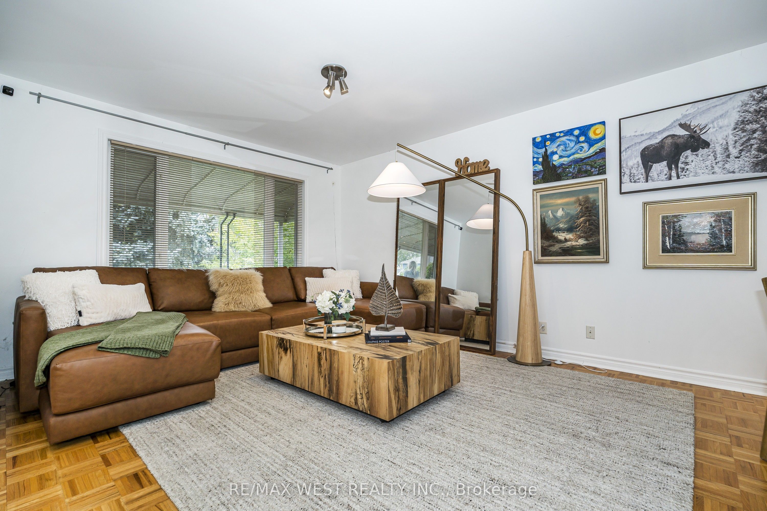 32 Pine Avenue N Property Photo 3