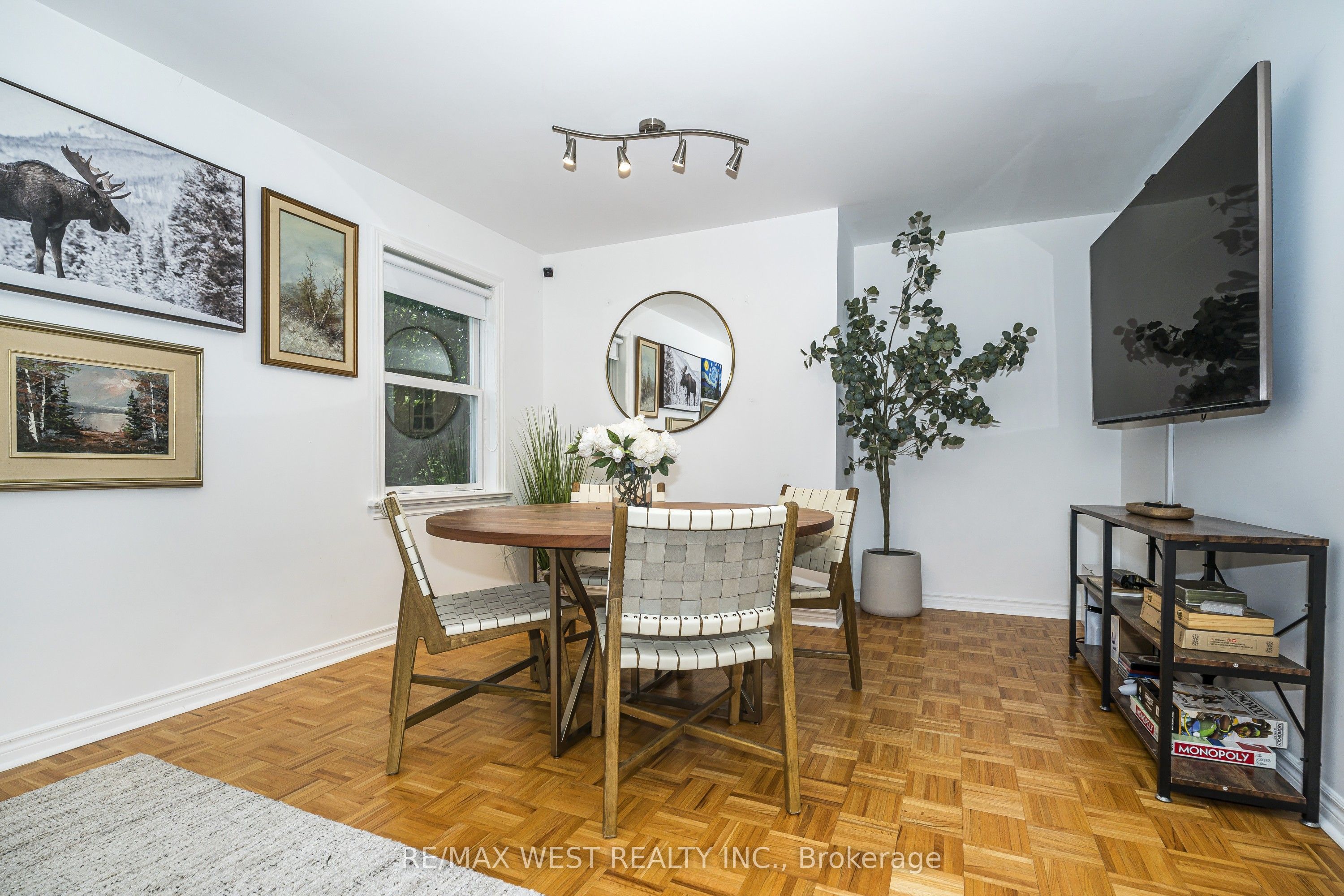 32 Pine Avenue N Property Photo 6
