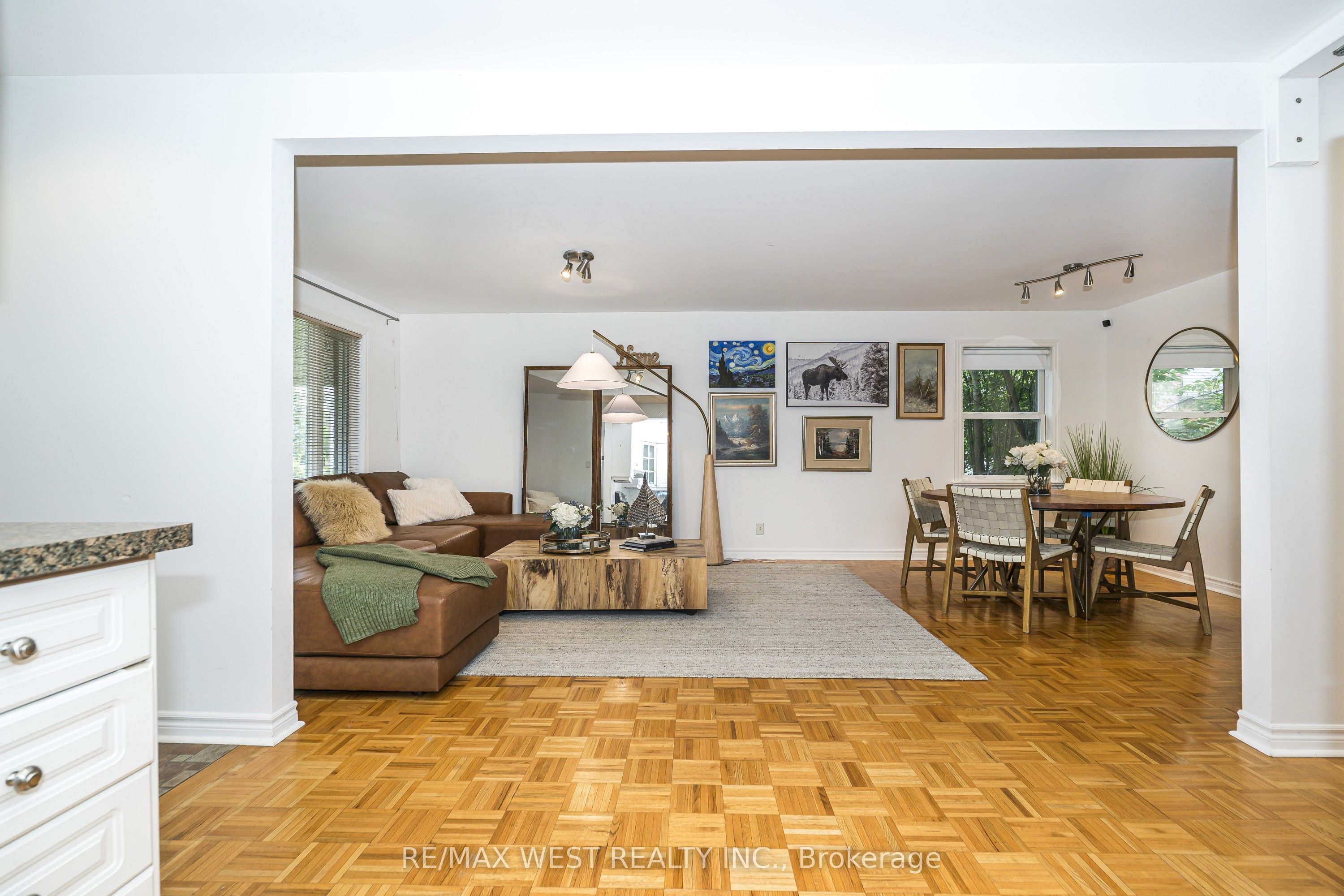 32 Pine Avenue N Property Photo 8