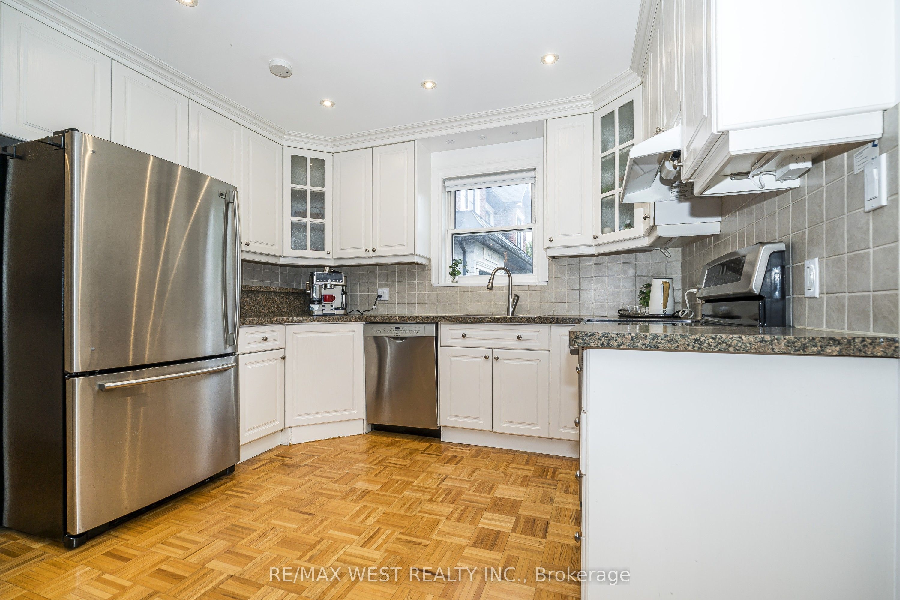 32 Pine Avenue N Property Photo 10