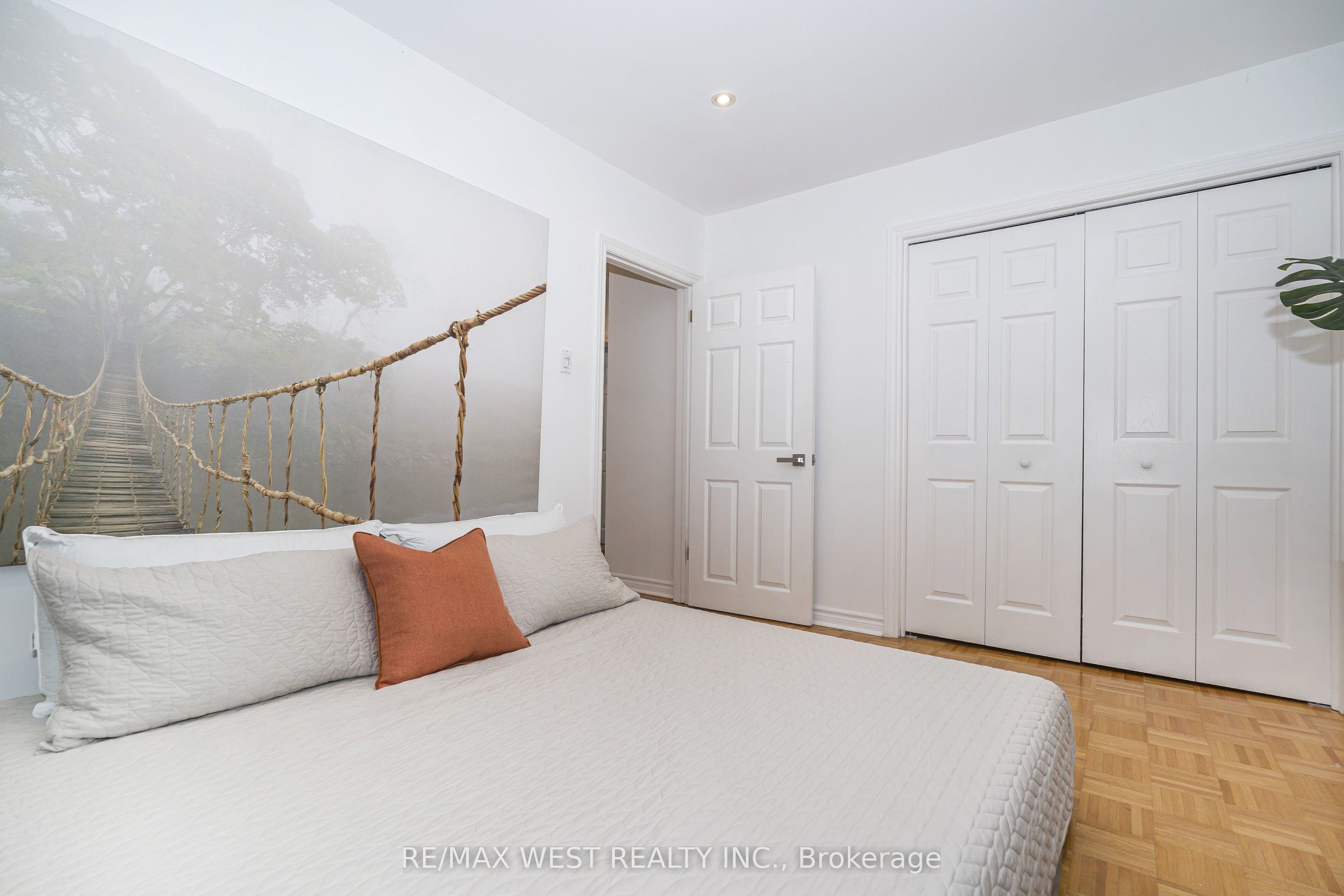 32 Pine Avenue N Property Photo 12