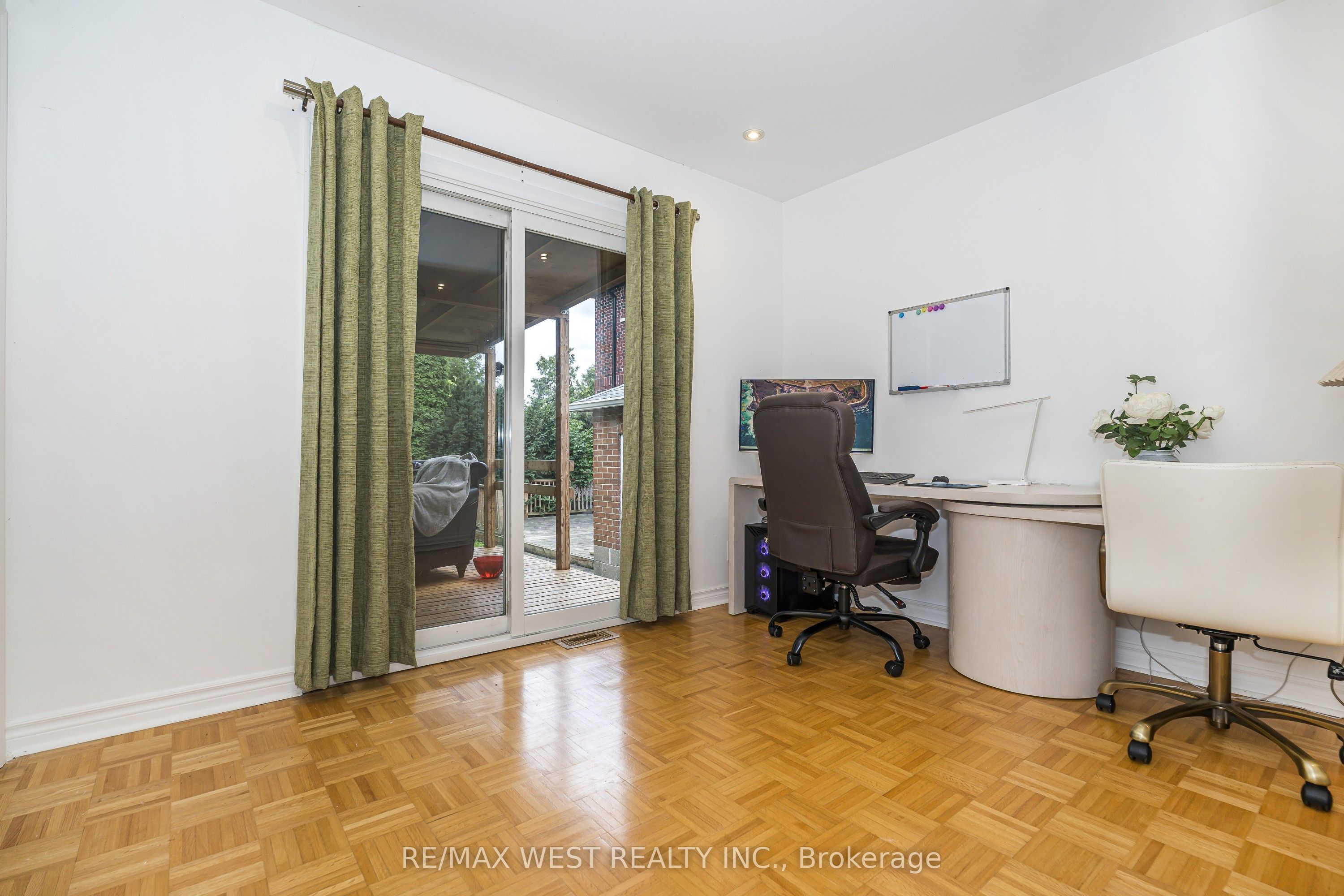 32 Pine Avenue N Property Photo 15