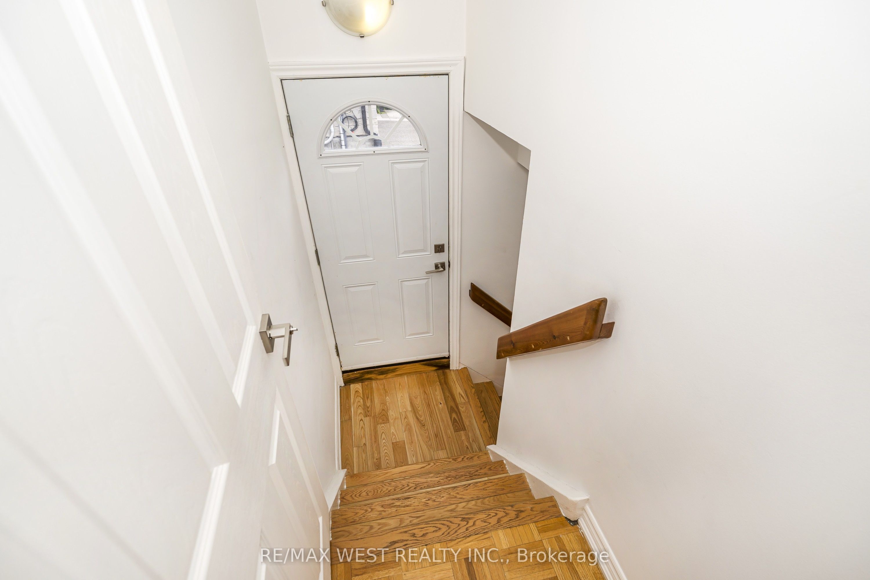 32 Pine Avenue N Property Photo 18