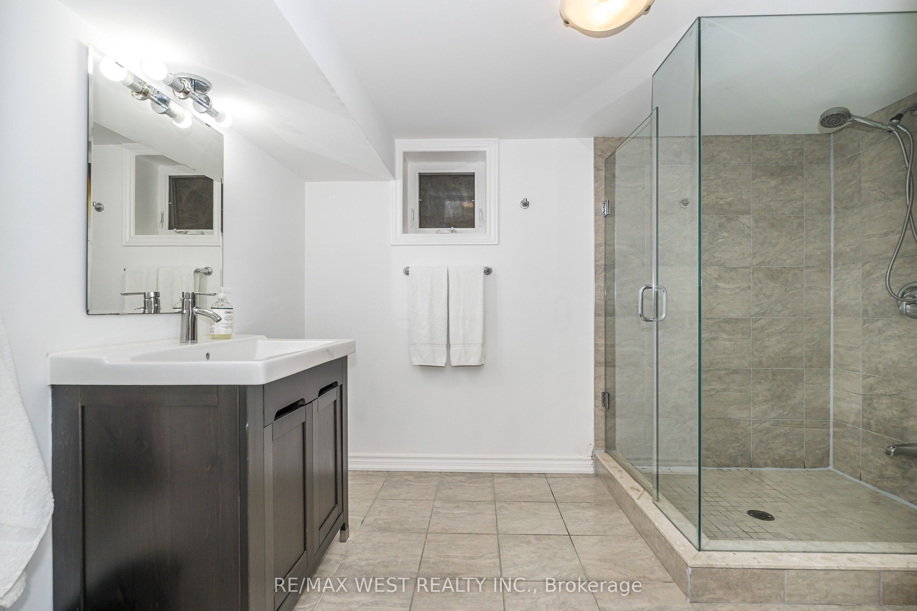 32 Pine Avenue N Property Photo 21