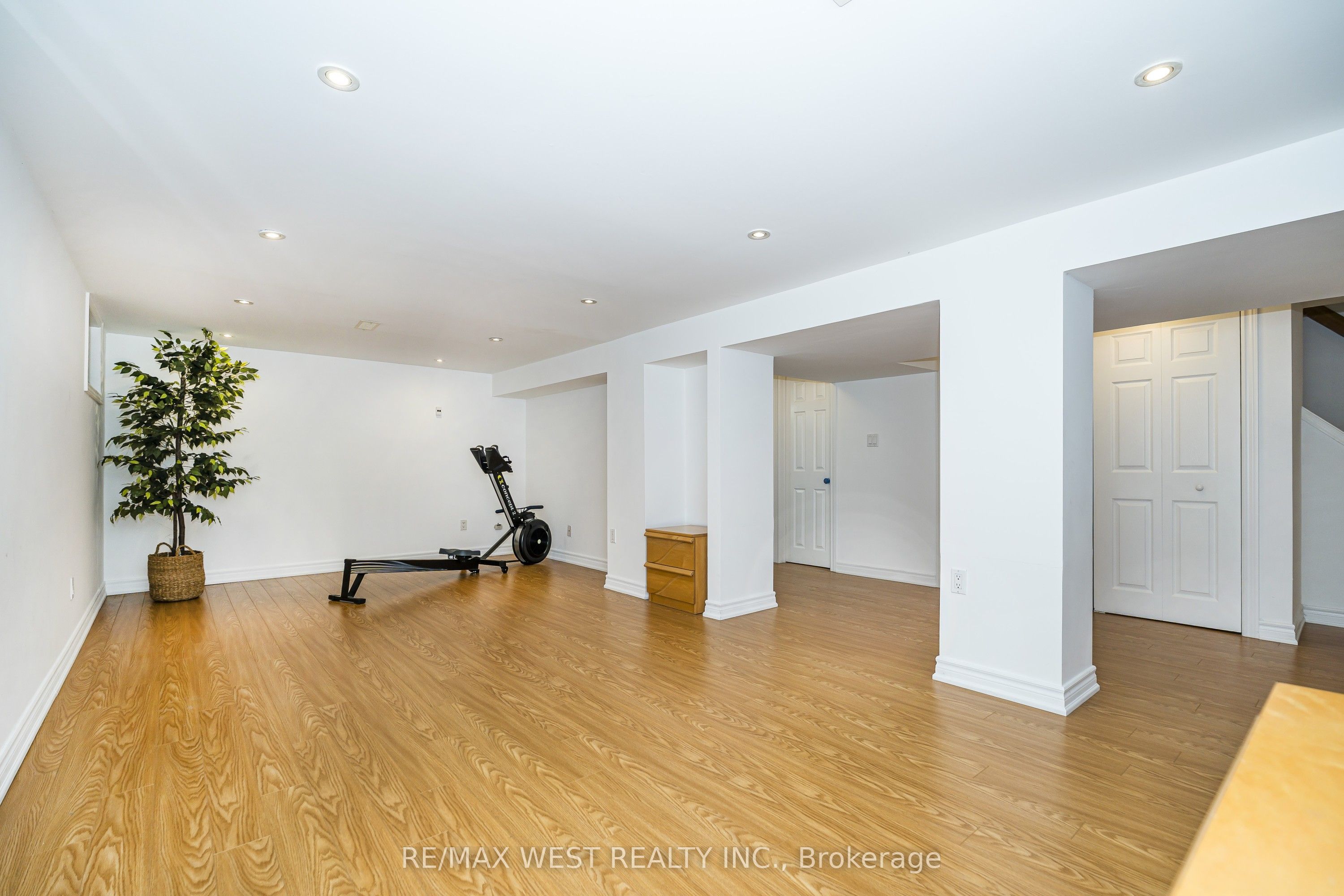 32 Pine Avenue N Property Photo 23