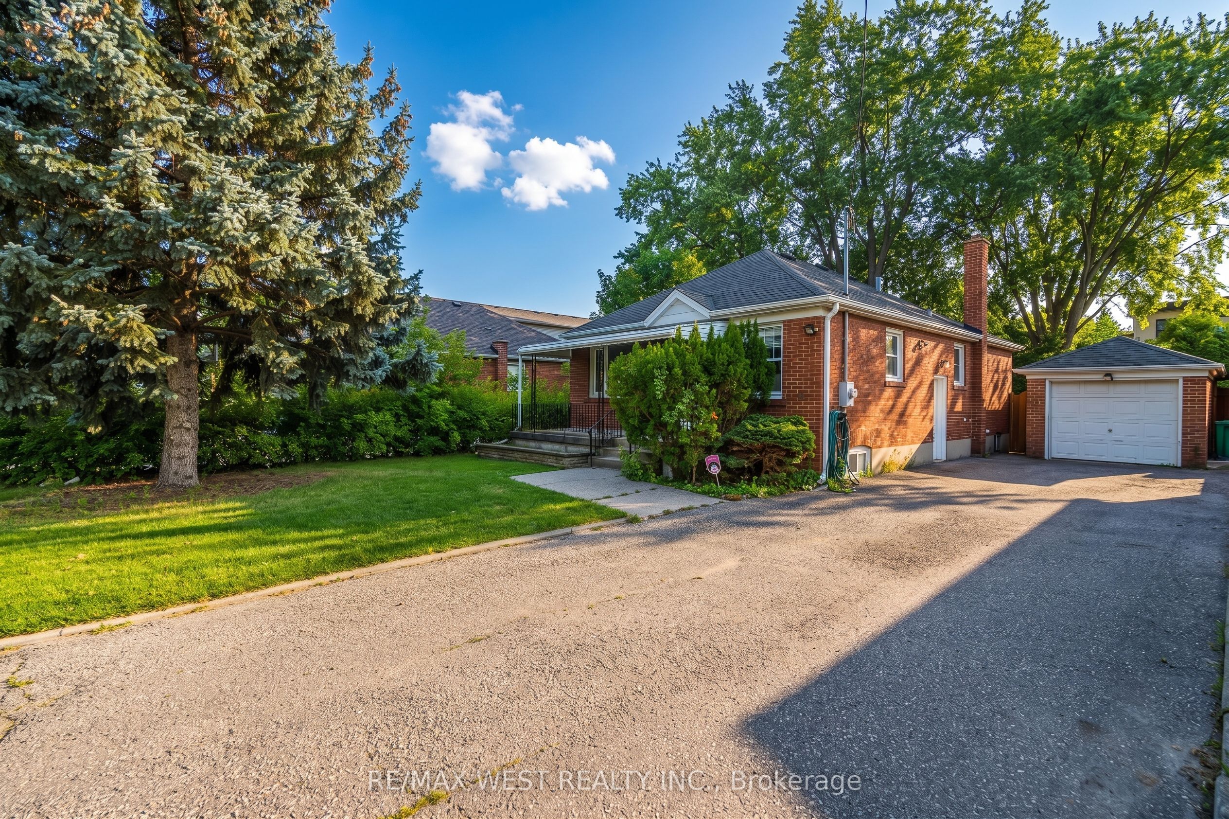 32 Pine Avenue N Property Photo 33