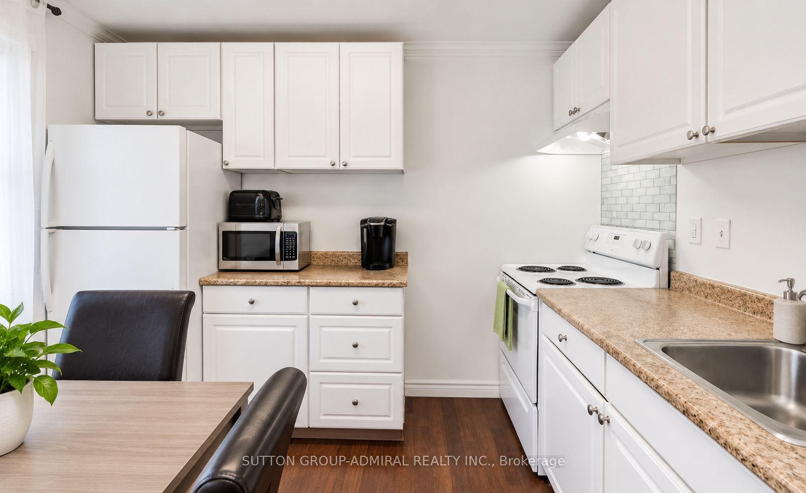 2538 Weston Road Upper Property Photo 2
