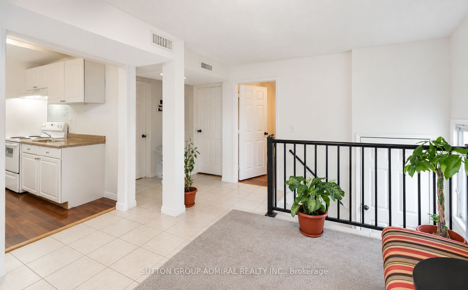 2538 Weston Road Upper Property Photo 3