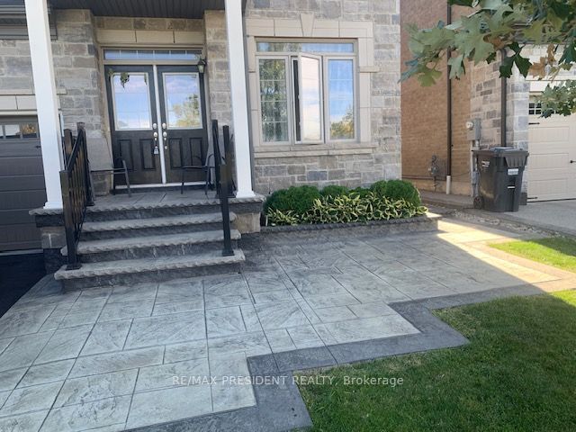 19 Jaypeak Road N Property Photo 5