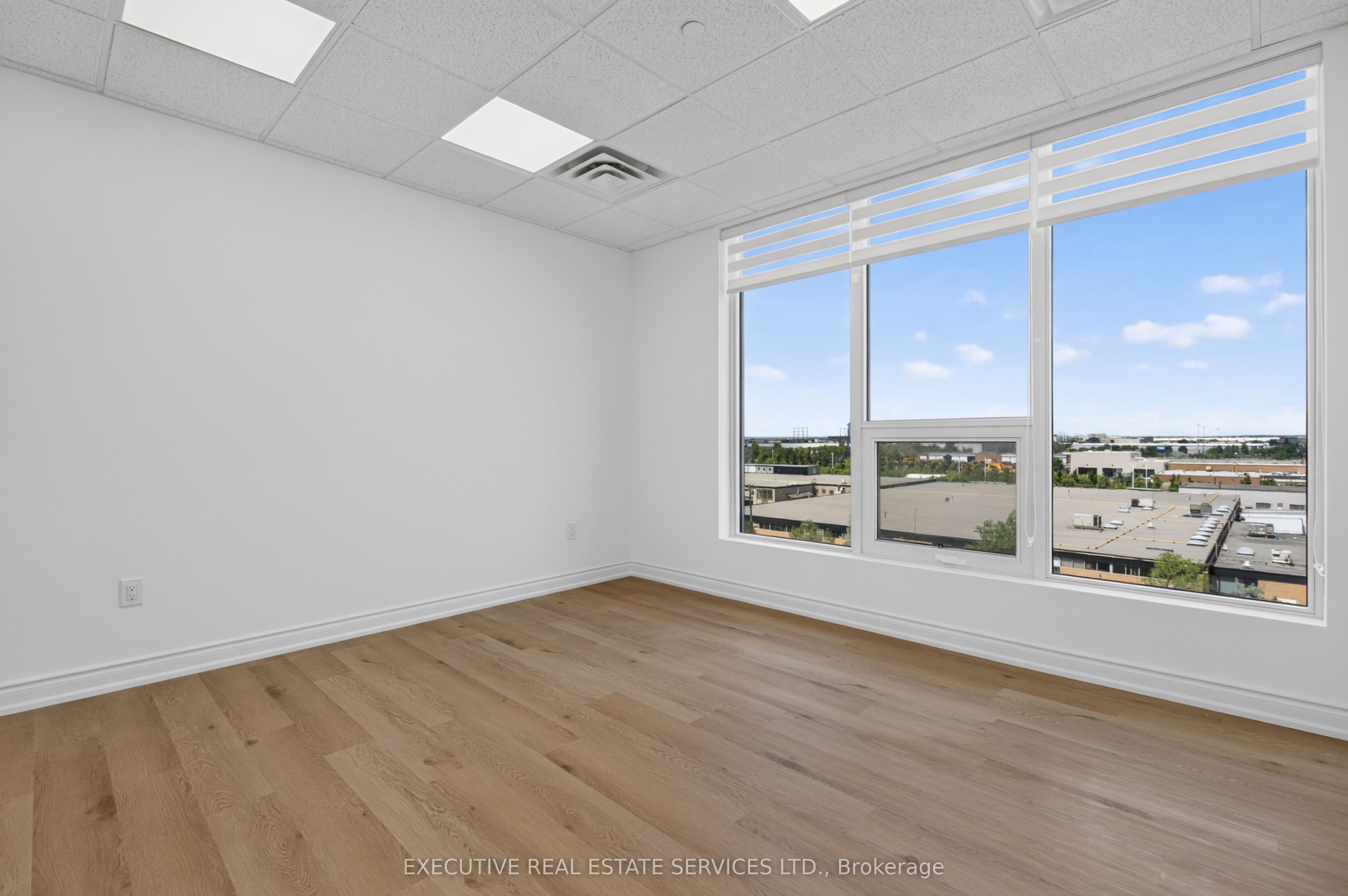 996 Martin Grove Road 405 Property Photo 25