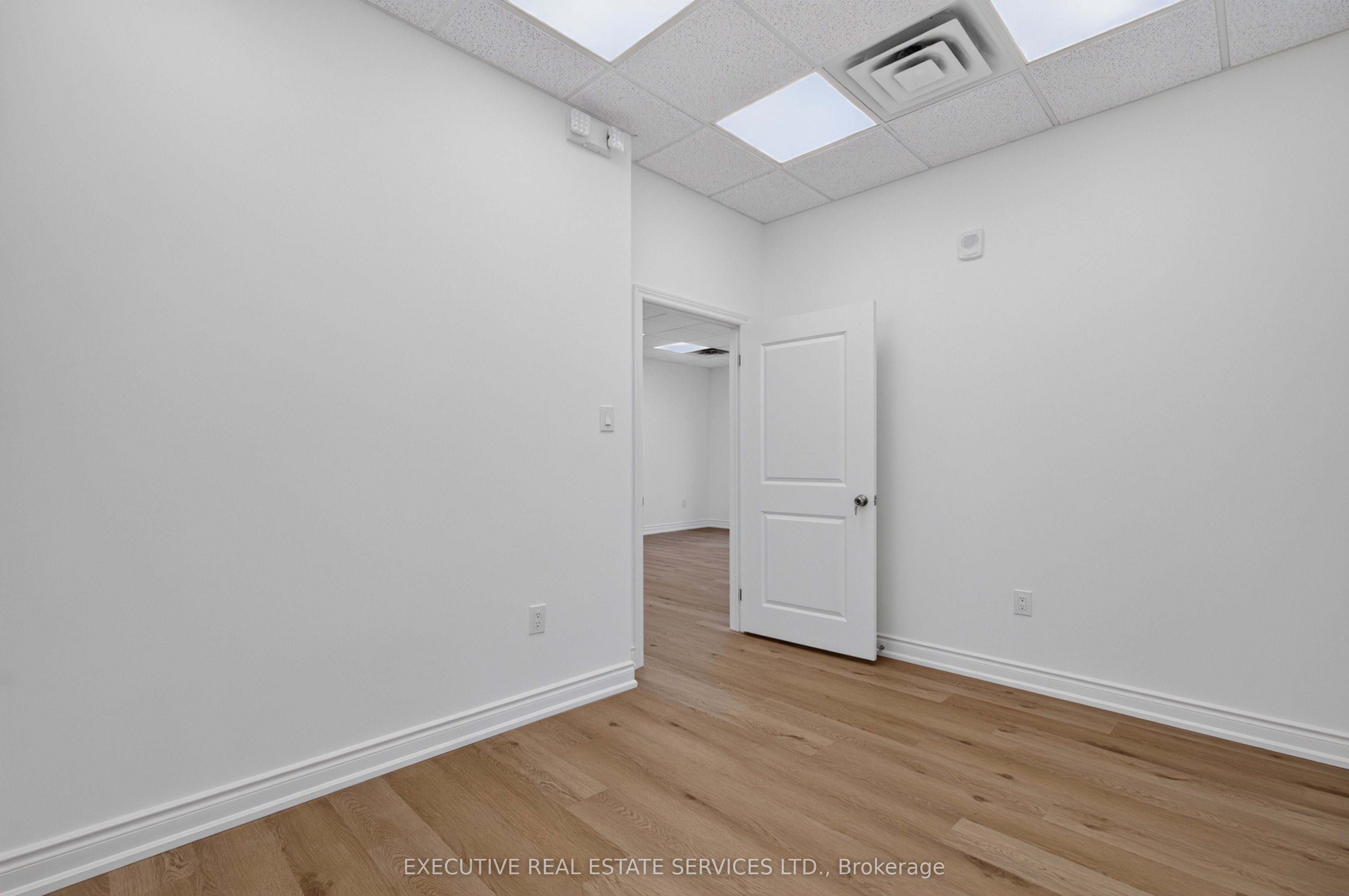 996 Martin Grove Road 405 Property Photo 28