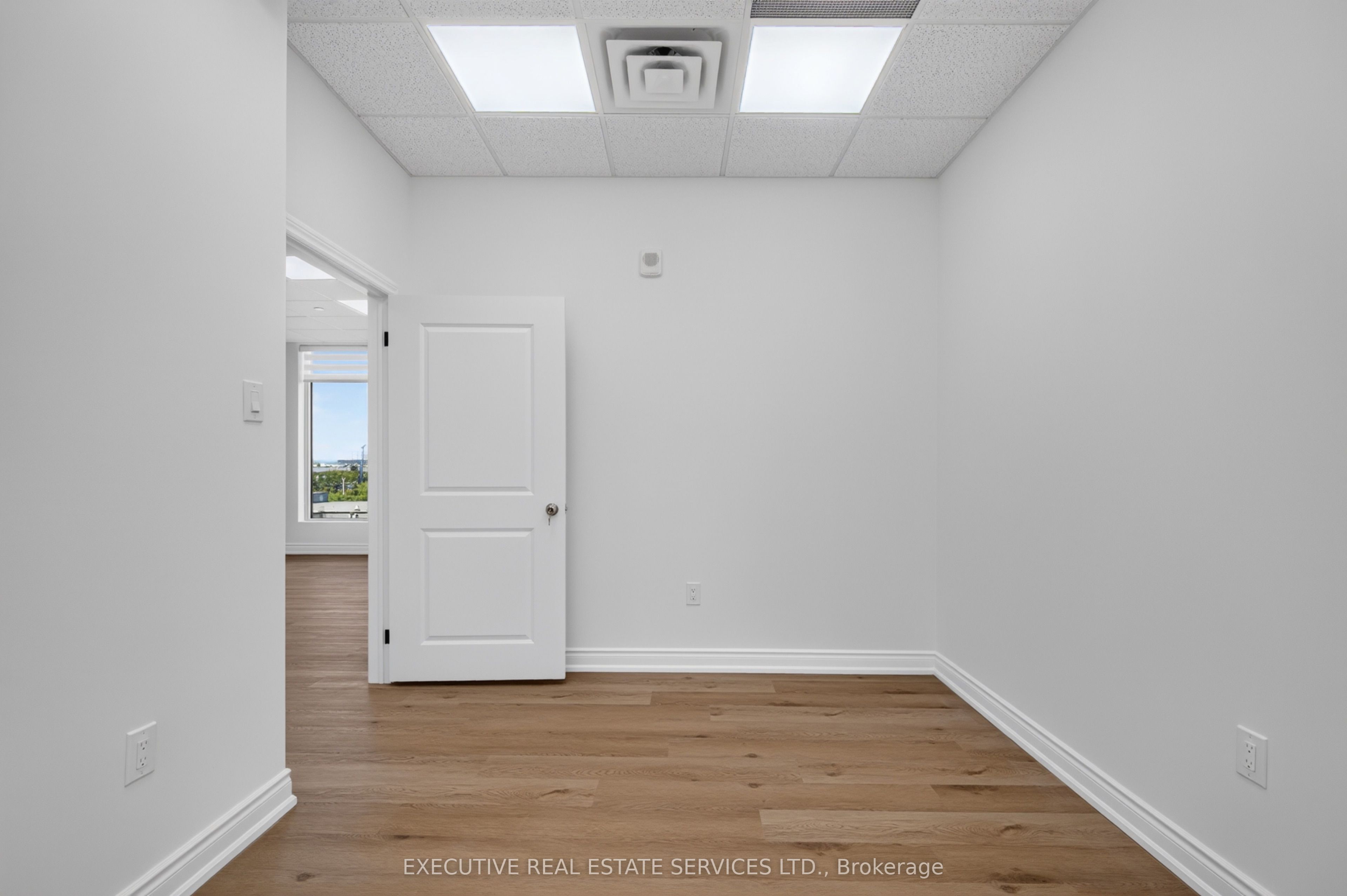 996 Martin Grove Road 405 Property Photo 29