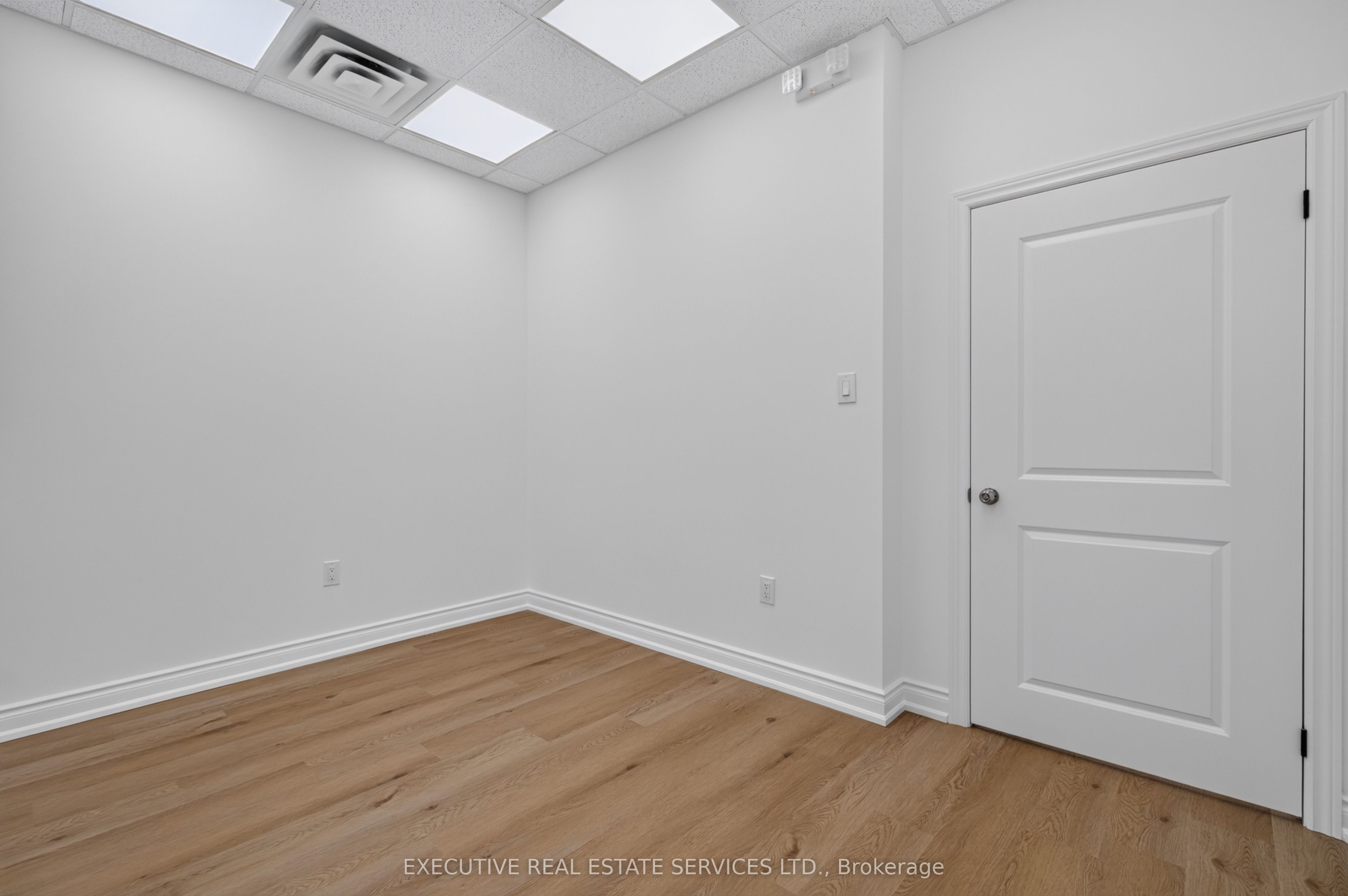 996 Martin Grove Road 405 Property Photo 31